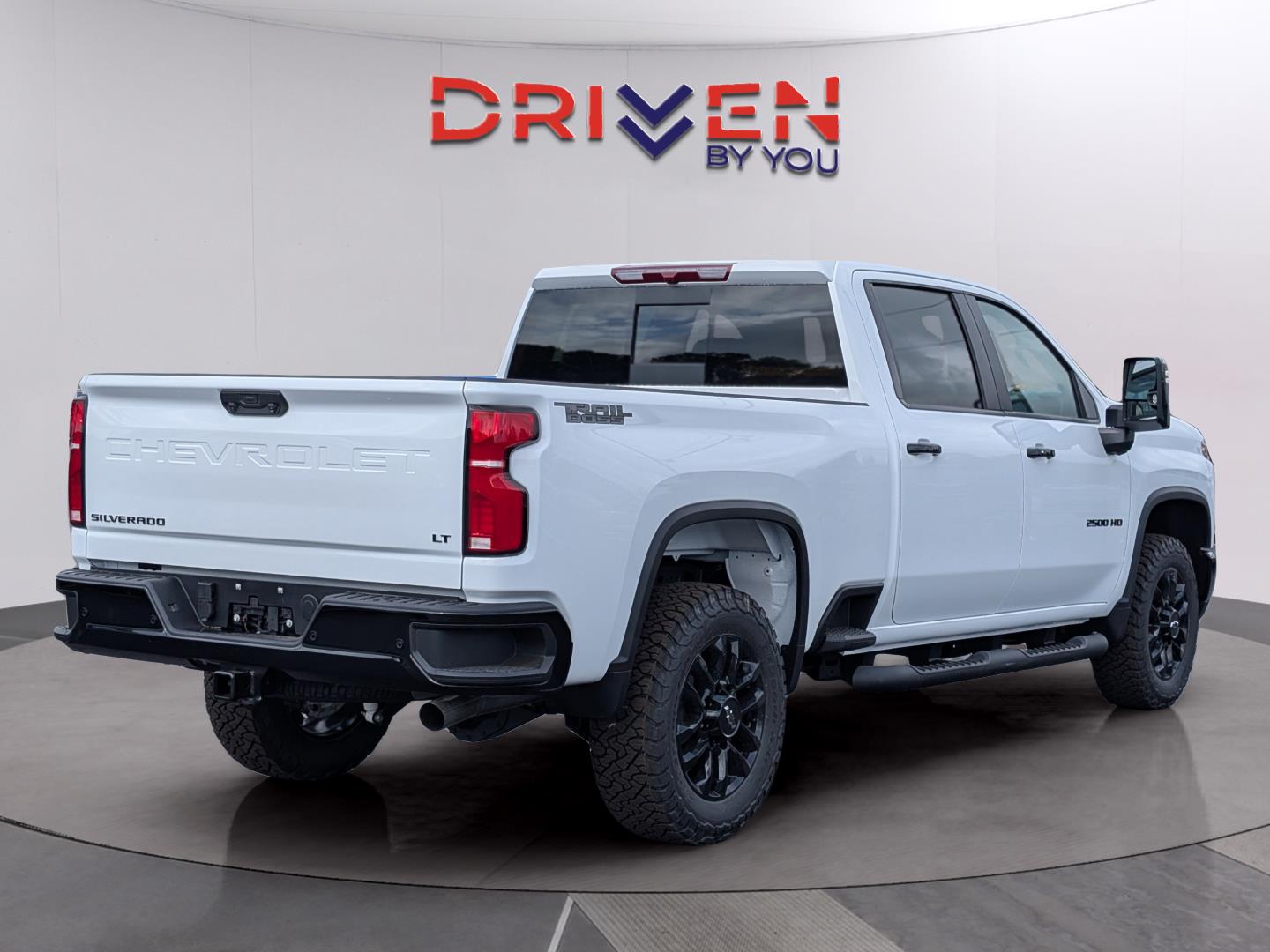 View vehicle photo 6