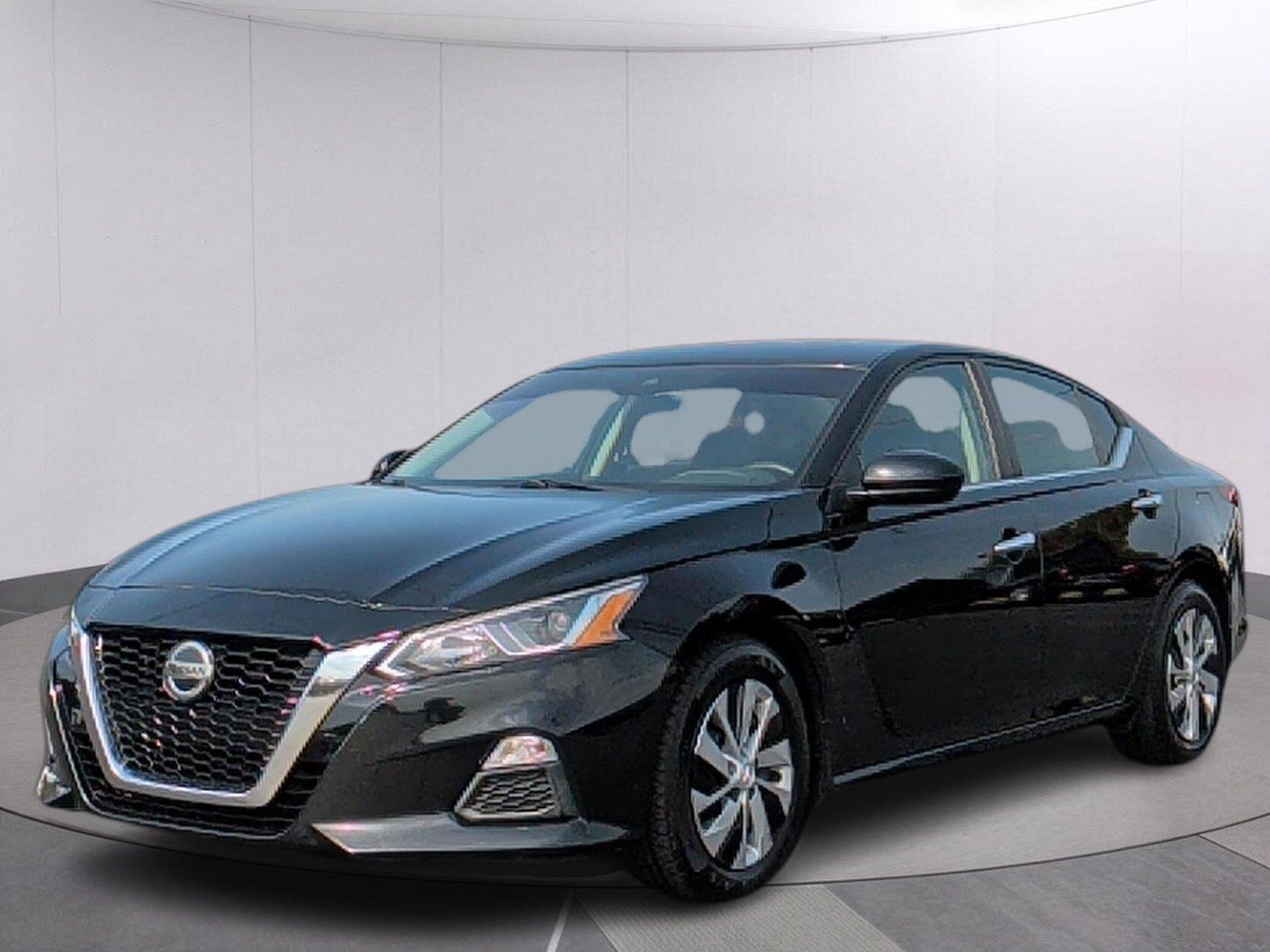 Glacier White 2021 Nissan Altima Sedan Front-Wheel Drive Continuously Variable Transmission