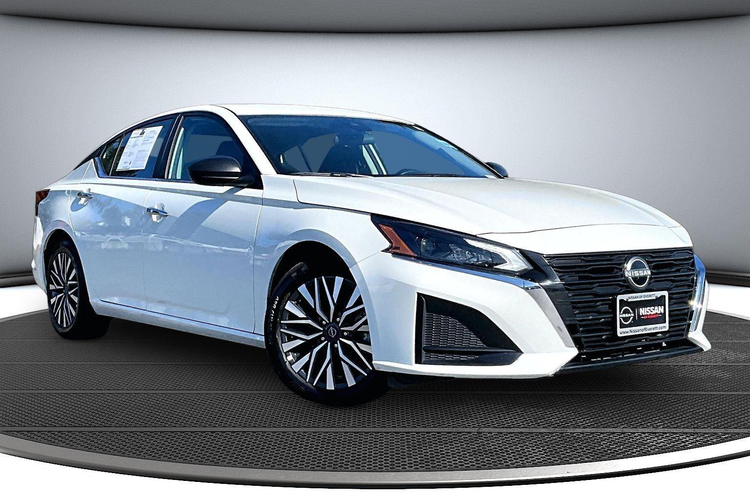 Glacier White 2025 Nissan Altima Sedan Front-Wheel Drive Continuously Variable Transmission