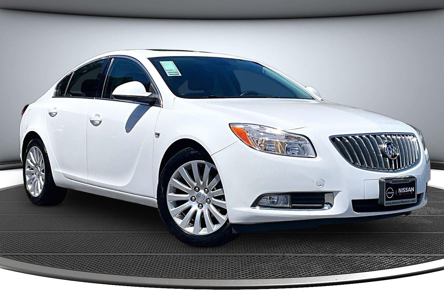 Summit White 2011 Buick Regal Sedan Front-Wheel Drive 6-Speed Automatic Overdrive