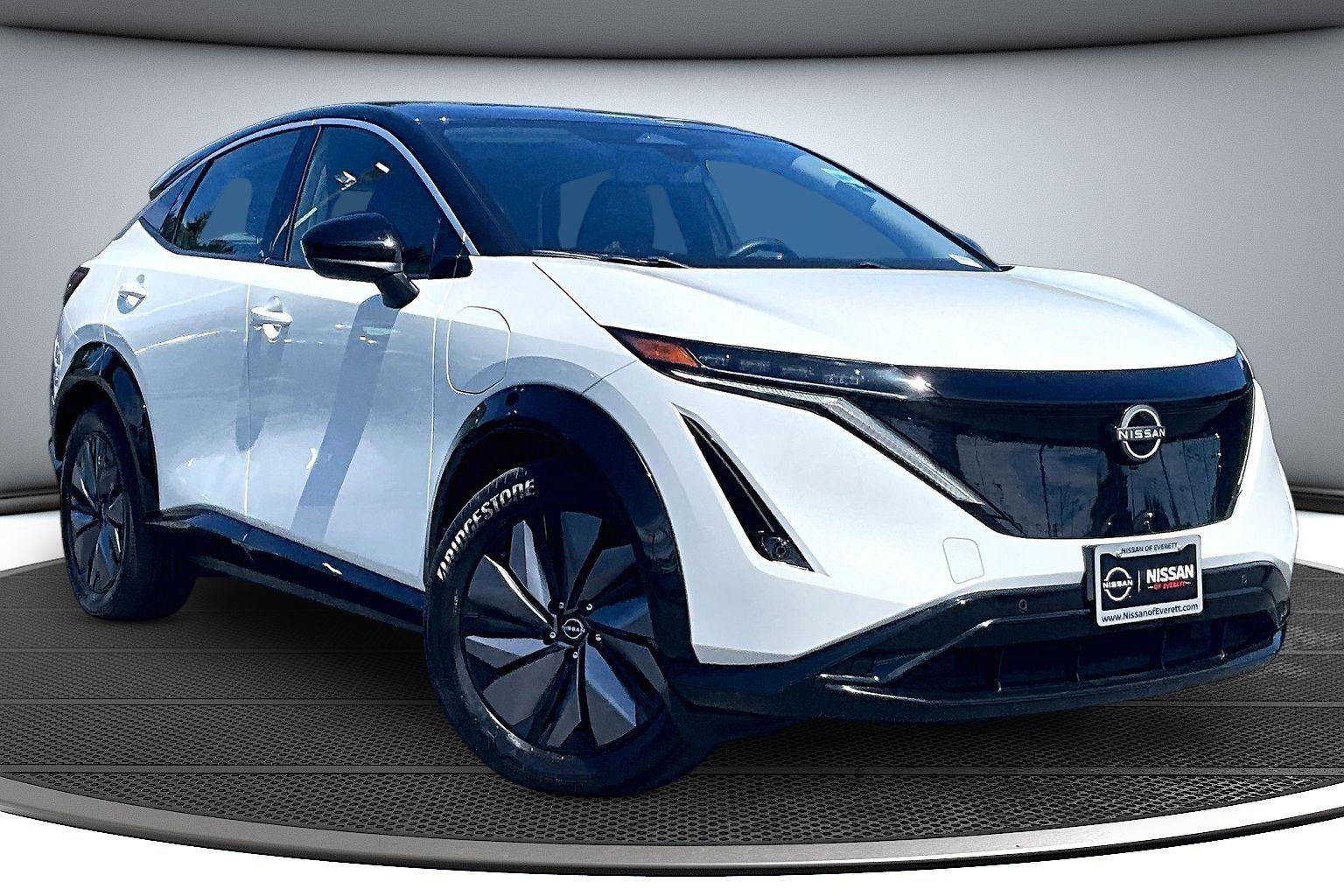 Everest White Pearl Tricoat/Black Diamond Pearl 2023 Nissan Ariya SUV / Crossover Front-Wheel Drive Automatic