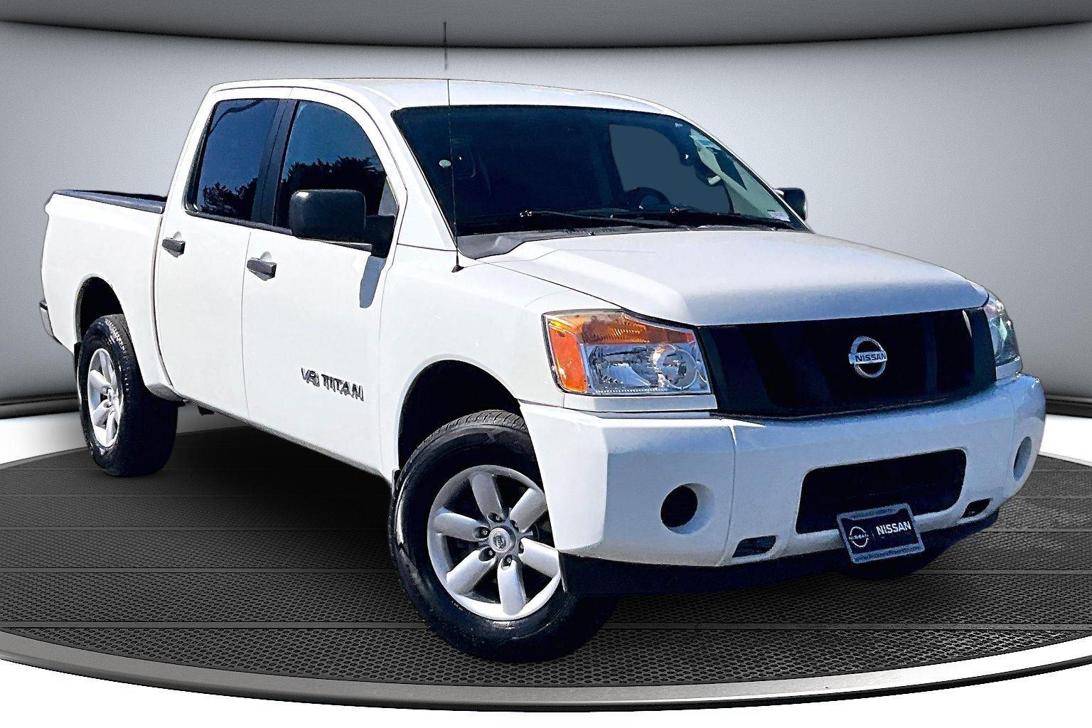 Glacier White 2014 Nissan Titan Pickup Truck Four-Wheel Drive Automatic