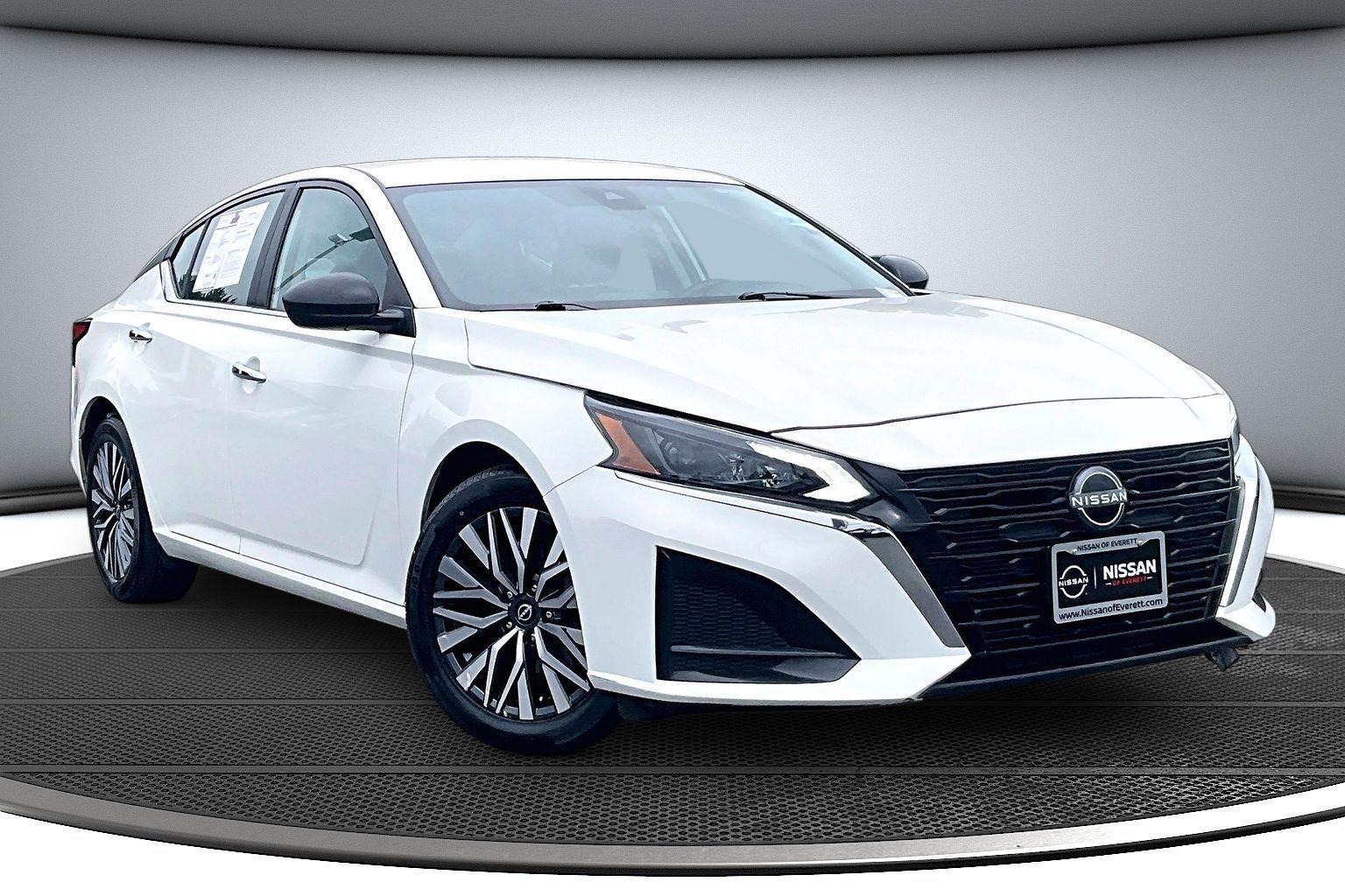 Glacier White 2025 Nissan Altima Sedan Front-Wheel Drive Continuously Variable Transmission