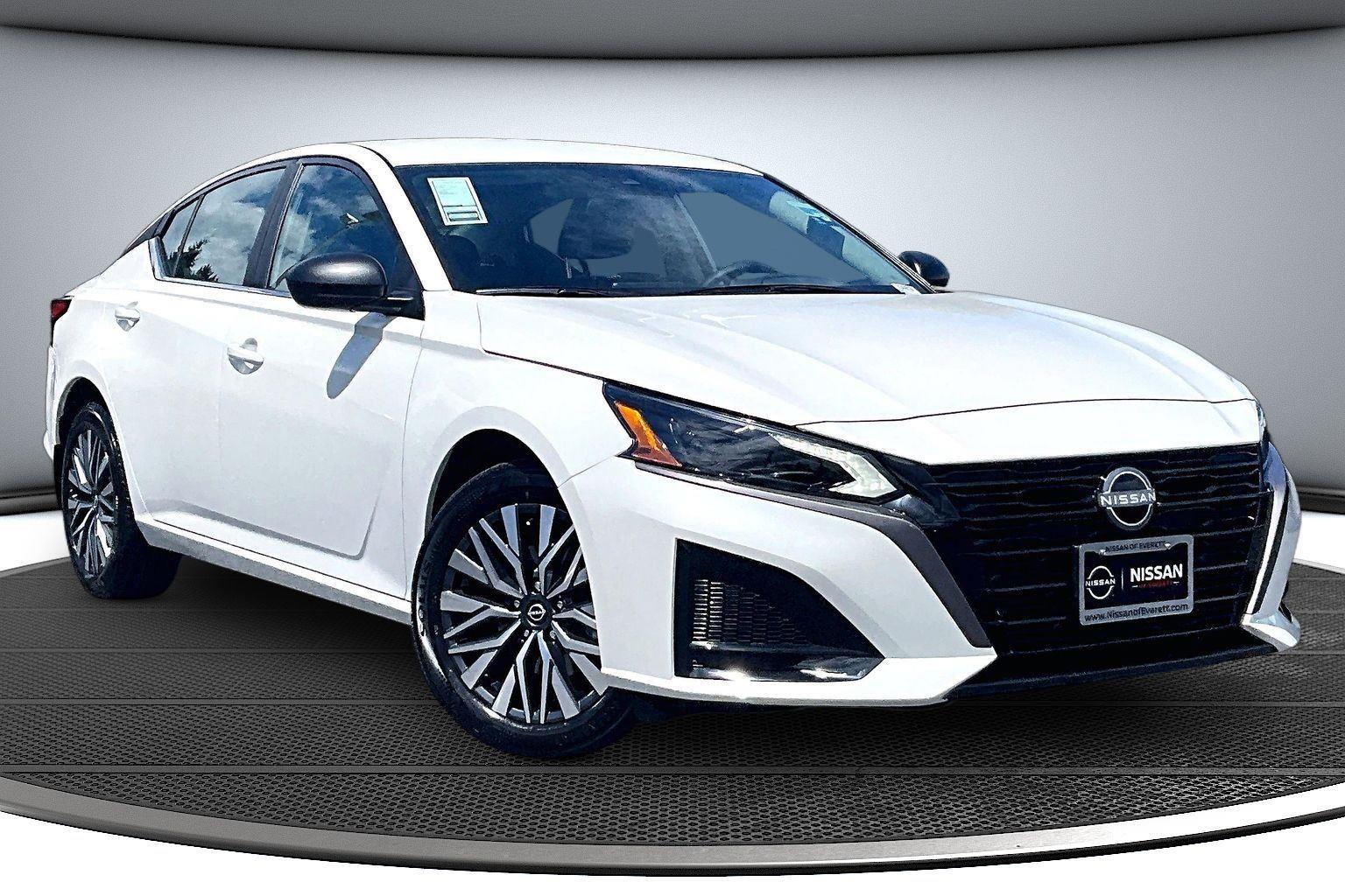 Pearl White Tricoat 2026 Nissan Altima Sedan All-Wheel Drive Continuously Variable Transmission