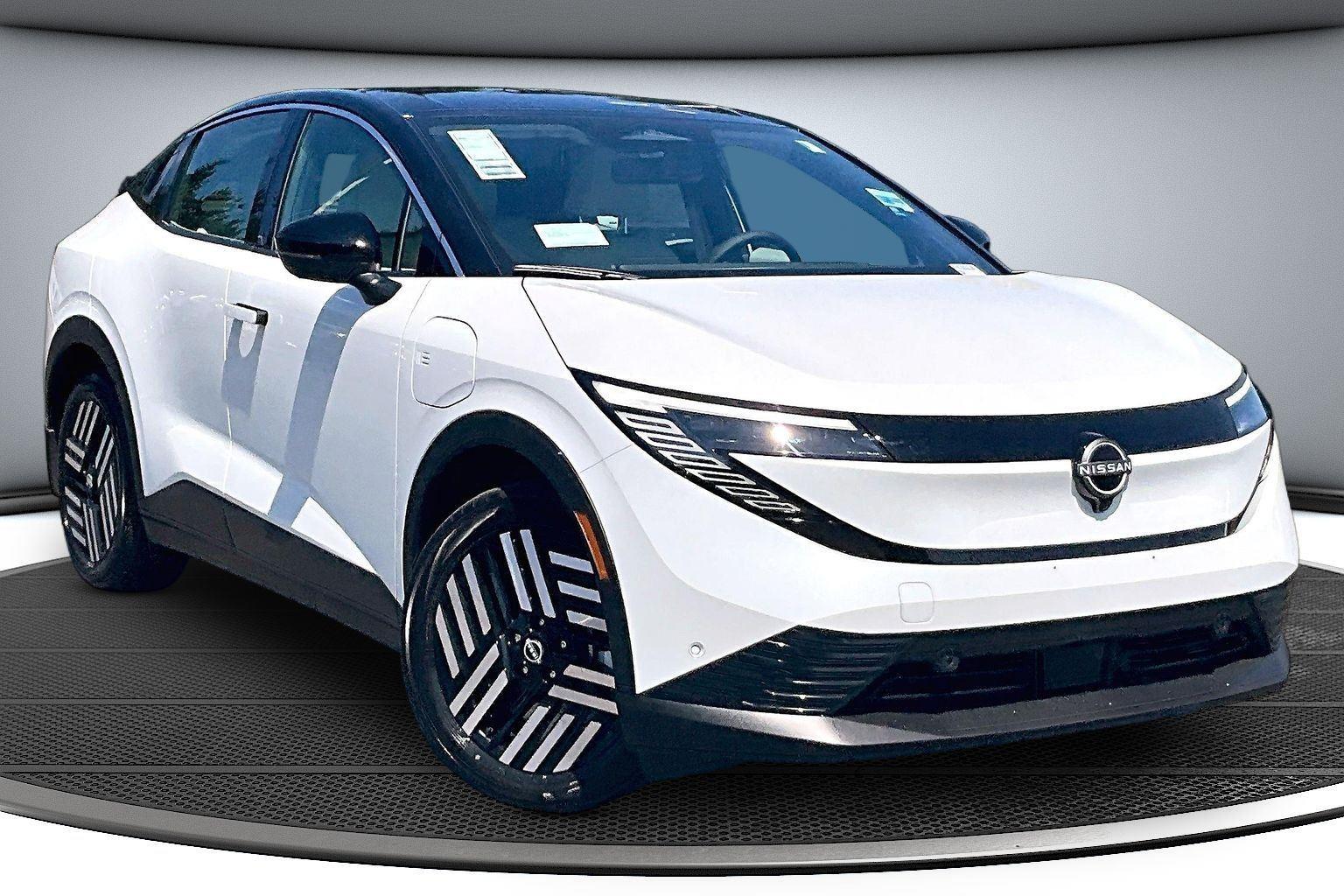 Everest White Pearl Tricoat/Black 2026 Nissan LEAF SUV / Crossover Front-Wheel Drive Automatic