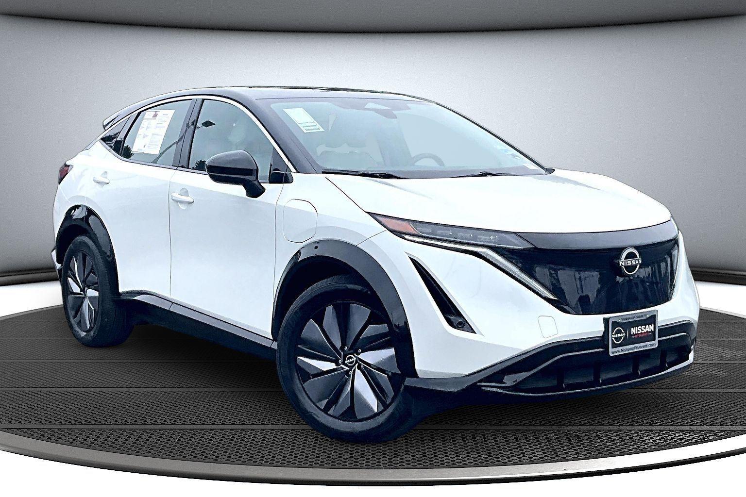 Everest White Pearl Tricoat/Black Diamond Pearl 2023 Nissan Ariya SUV / Crossover Front-Wheel Drive Automatic