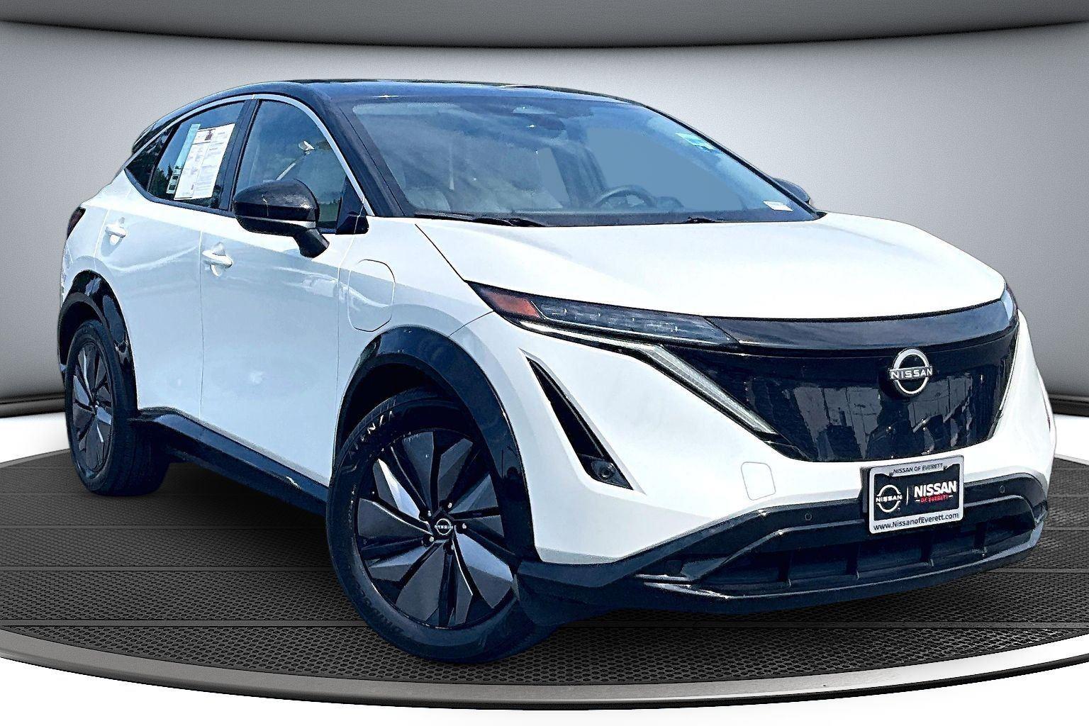 Everest White Pearl Tricoat/Black Diamond Pearl 2023 Nissan Ariya SUV / Crossover Front-Wheel Drive Automatic
