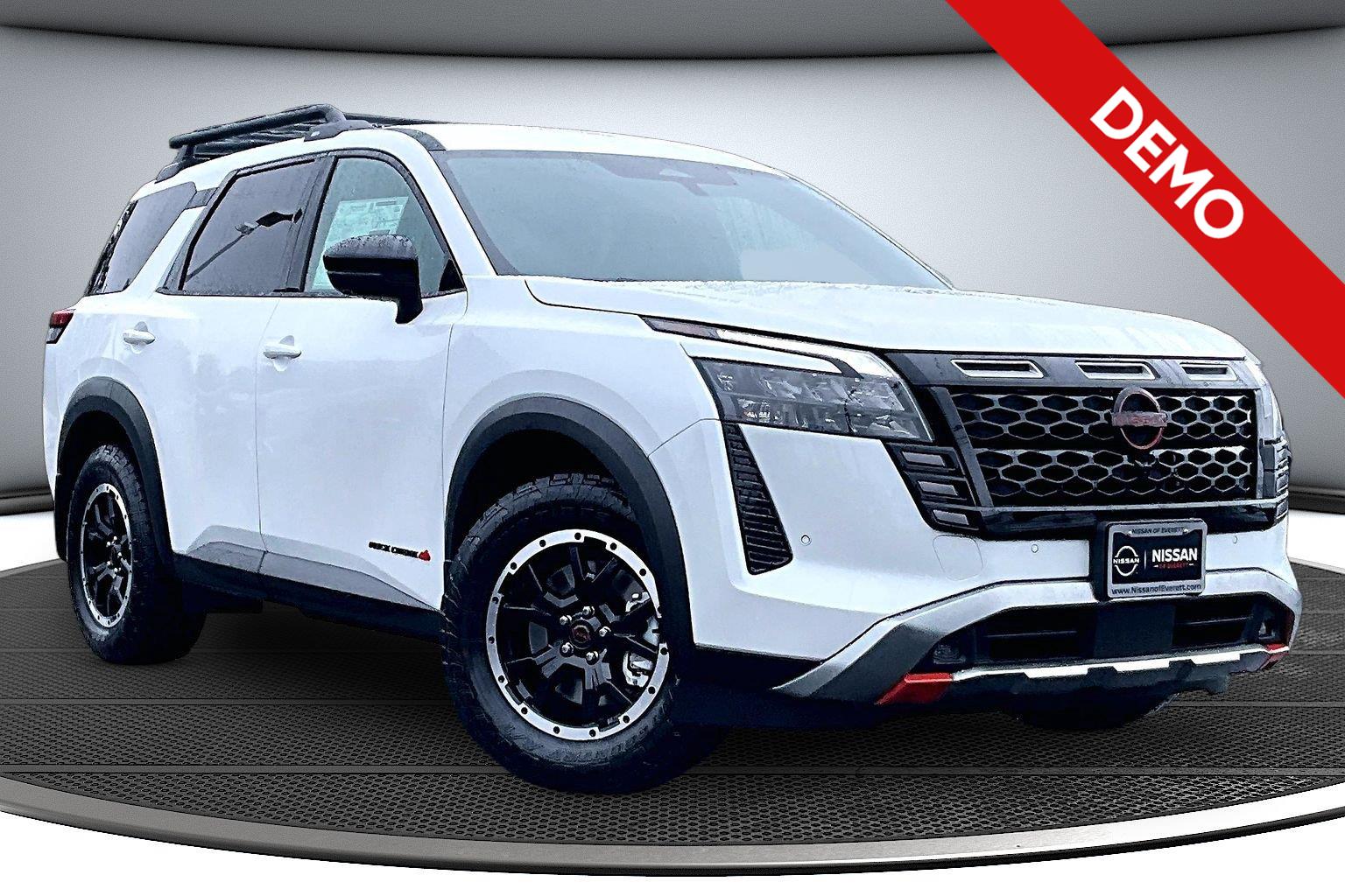 Everest White Pearl Tricoat 2026 Nissan Pathfinder SUV / Crossover All-Wheel Drive Automatic