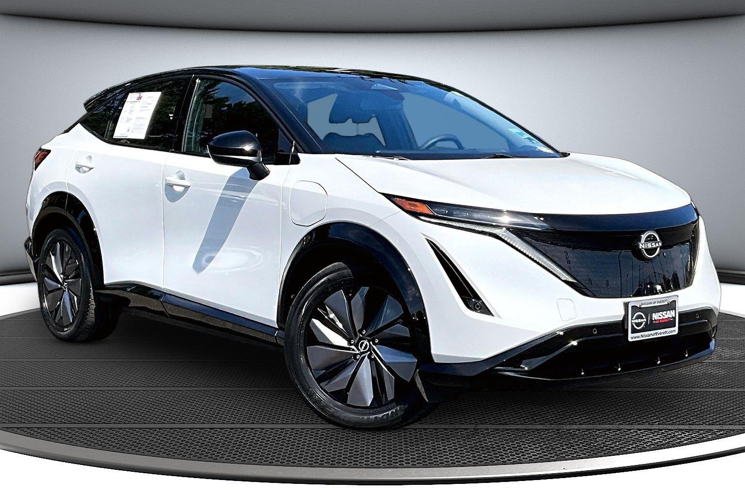 Everest White Pearl Tricoat/Black Diamond Pearl 2023 Nissan Ariya SUV / Crossover All-Wheel Drive Automatic