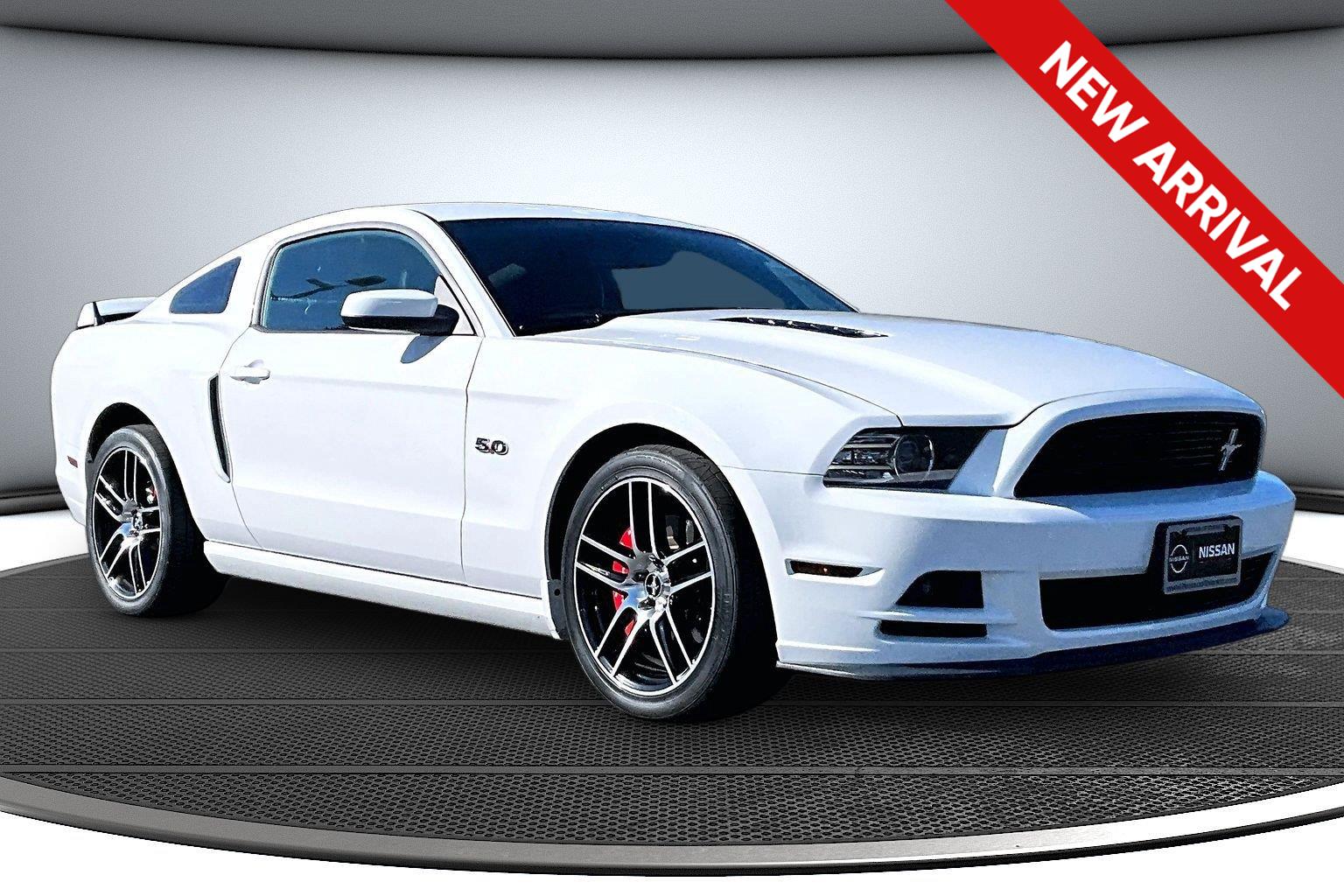 Oxford White 2014 Ford Mustang Coupe Rear-Wheel Drive 6-Speed Manual