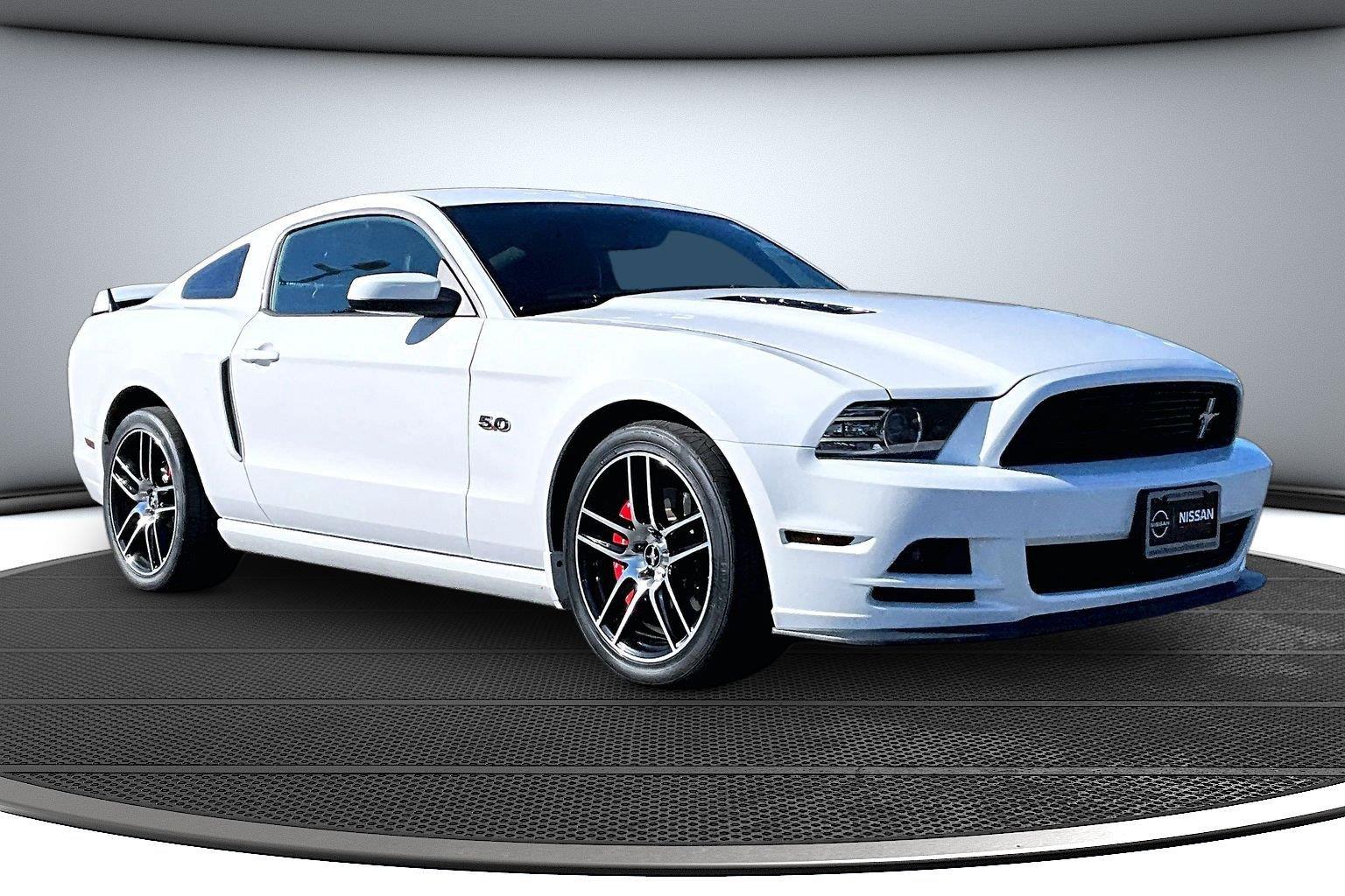 Oxford White 2014 Ford Mustang Coupe Rear-Wheel Drive 6-Speed Manual