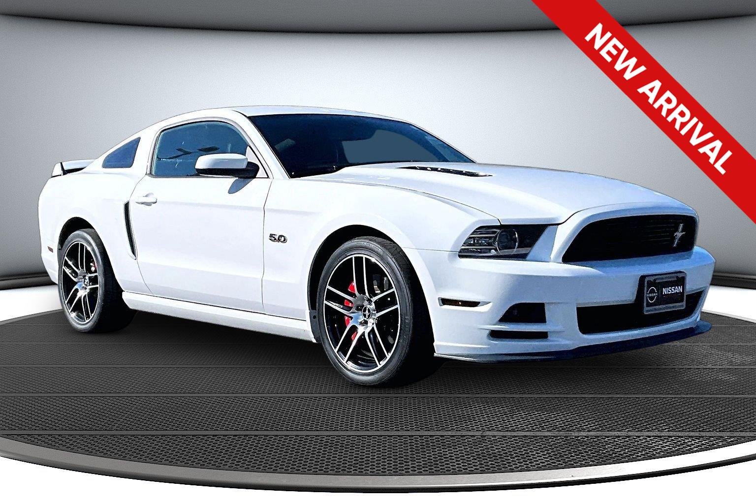 Oxford White 2014 Ford Mustang Coupe Rear-Wheel Drive 6-Speed Manual