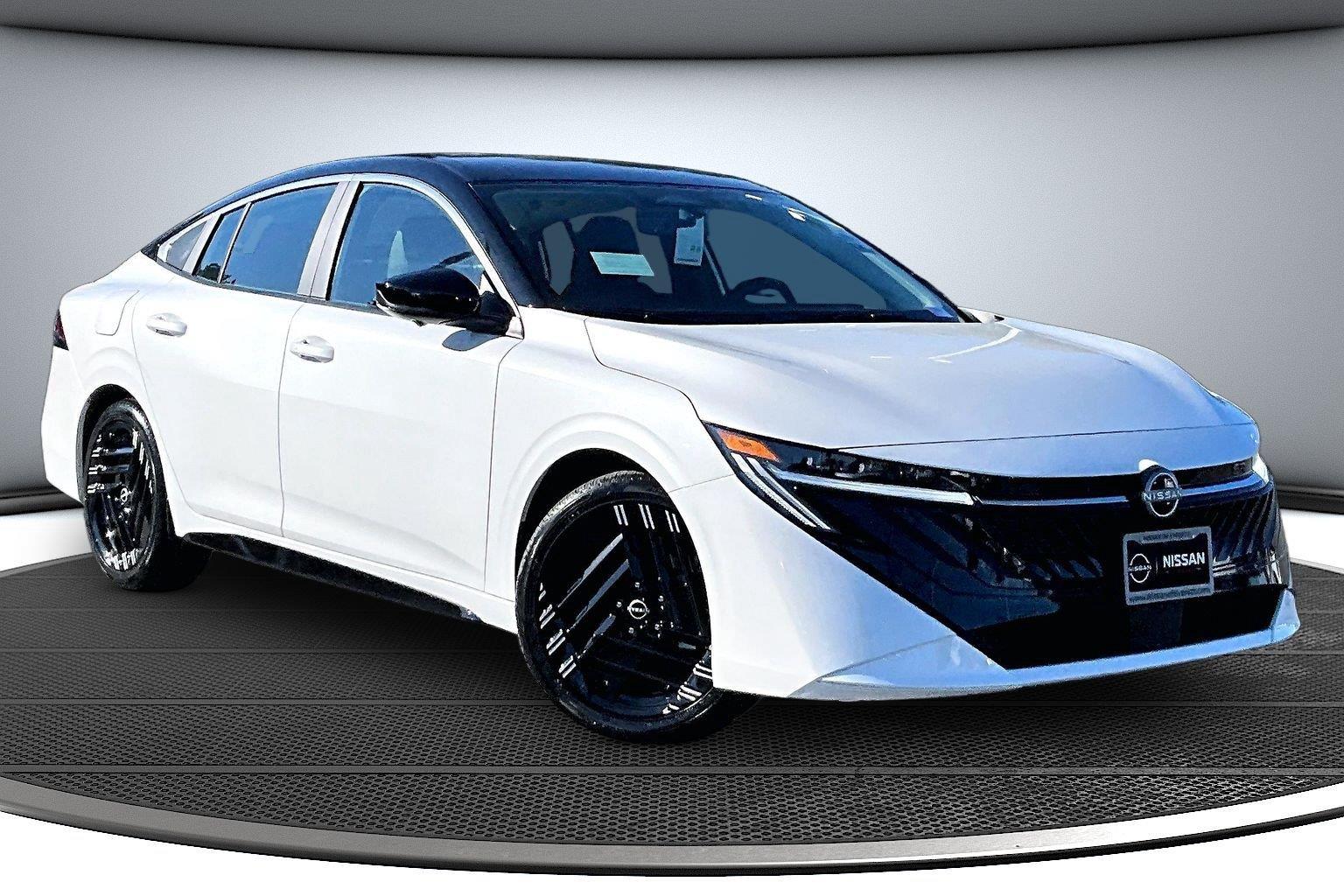 Aspen White Tricoat/Super Black 2026 Nissan Sentra Sedan Front-Wheel Drive Continuously Variable Transmission
