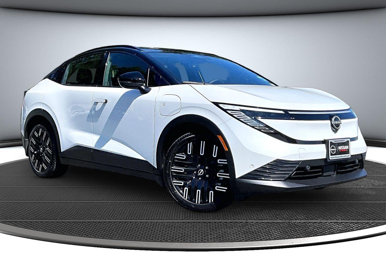Everest White Pearl Tricoat/Black 2026 Nissan LEAF SUV / Crossover Front-Wheel Drive Automatic