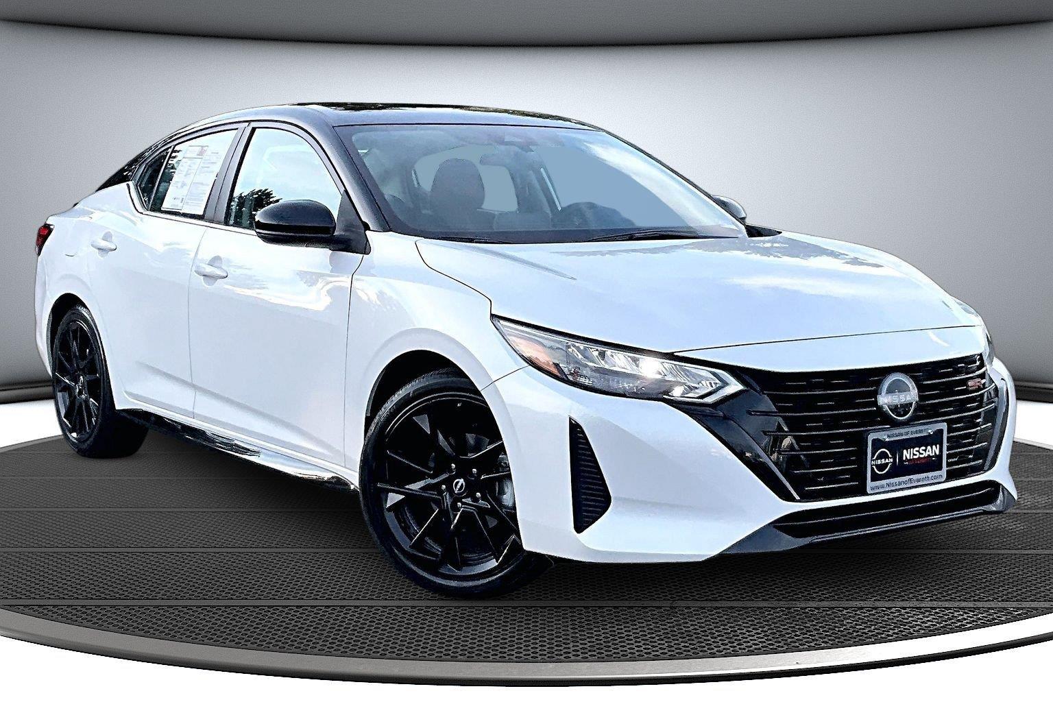 Aspen White Tricoat/Super Black 2025 Nissan Sentra Sedan Front-Wheel Drive Continuously Variable Transmission