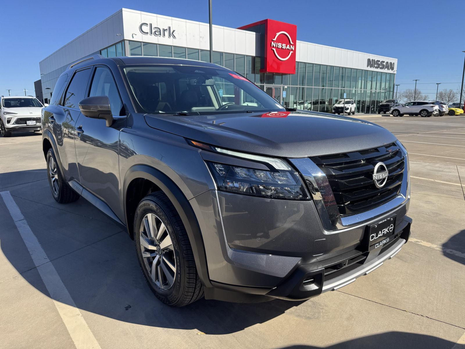 2025 Nissan Pathfinder SL FWD