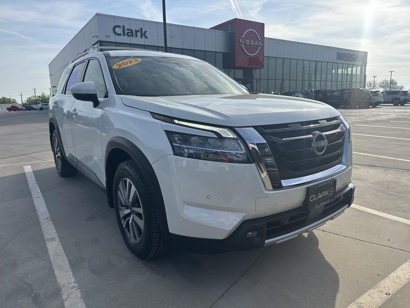 2023 Nissan Pathfinder SL FWD