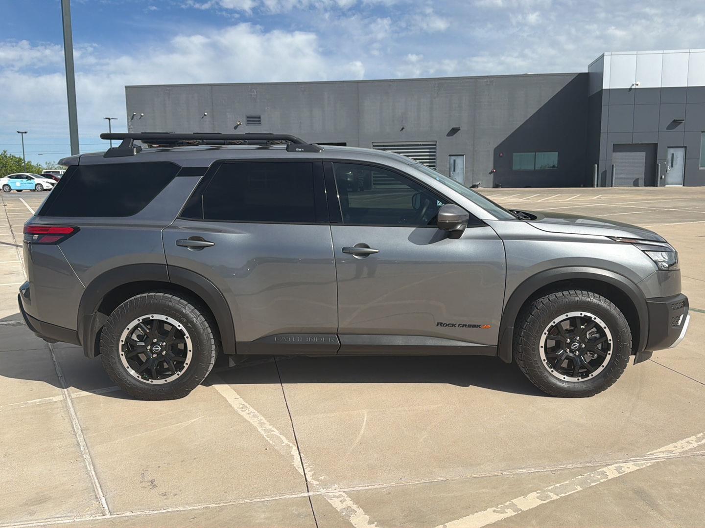 View vehicle photo 4