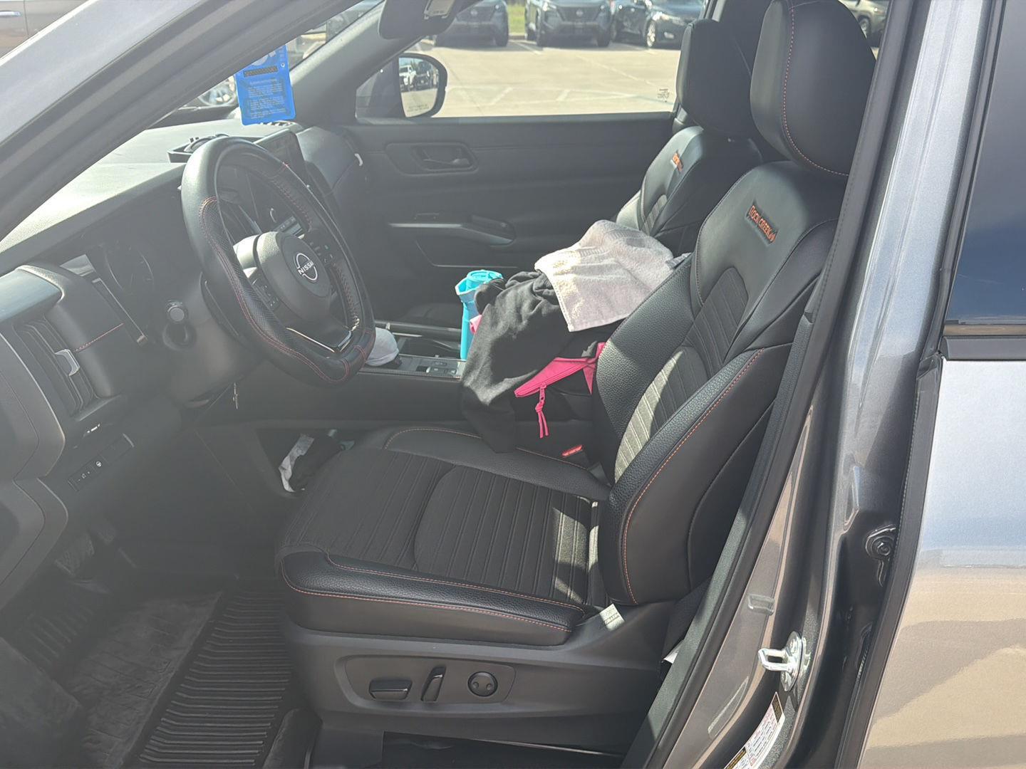 View vehicle photo 7