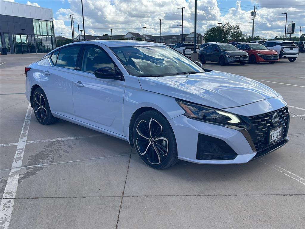 Gray Sky Pearl 2024 Nissan Altima 2.5 SR FWD Sedan Front-Wheel Drive Continuously Variable Transmission