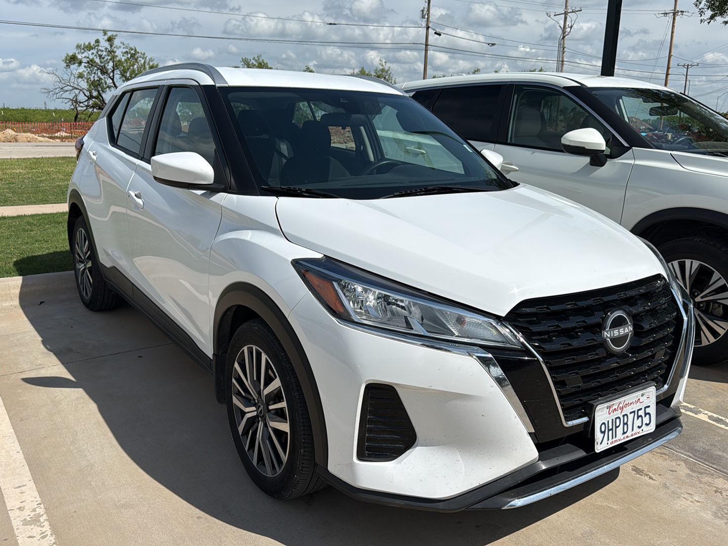 White (Fresh Powder) 2023 Nissan Kicks SV FWD SUV / Crossover Front-Wheel Drive Continuously Variable Transmission