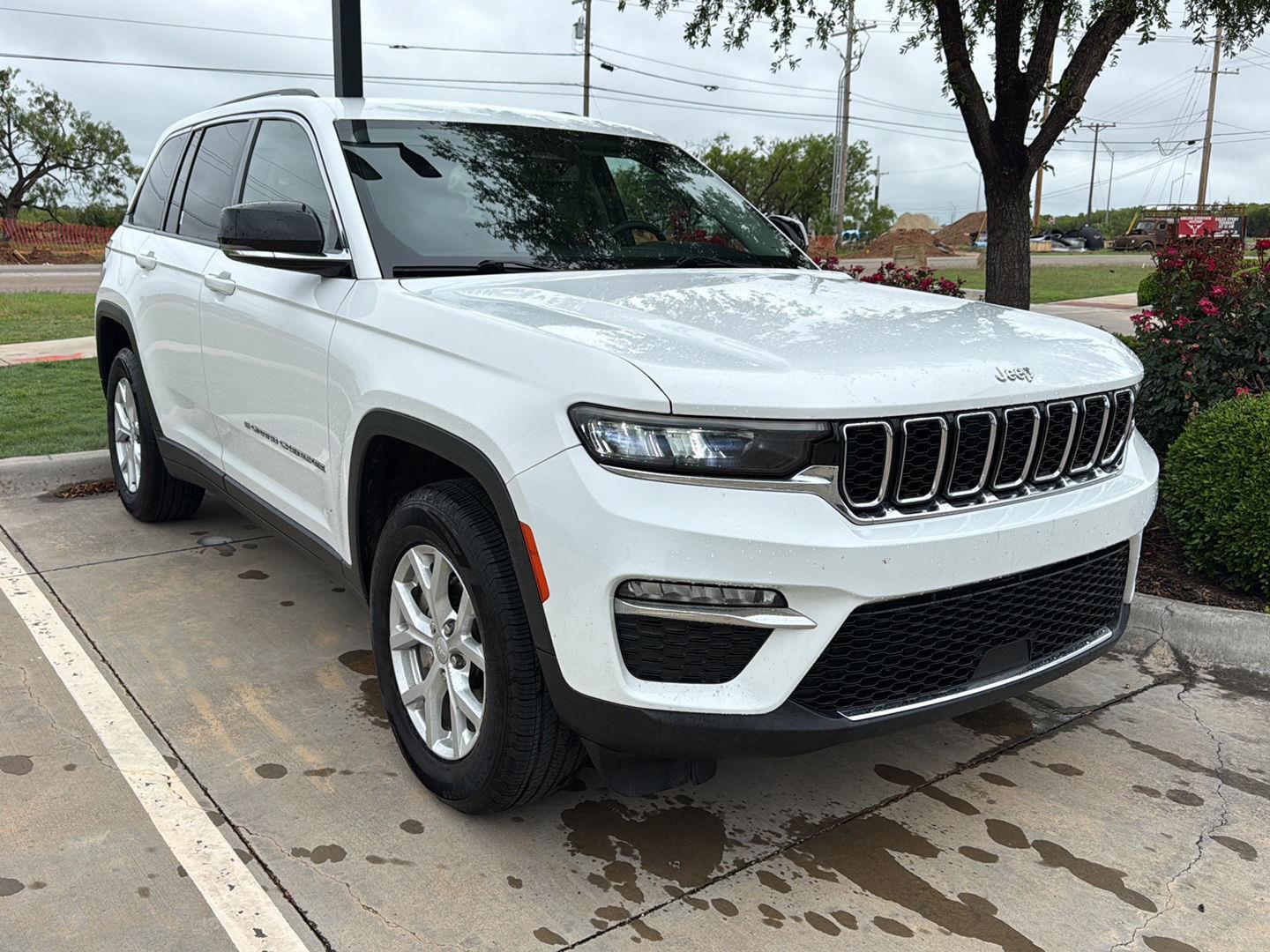 Bright White Clearcoat 2023 Jeep Grand Cherokee Limited 4WD SUV / Crossover Four-Wheel Drive 8-Speed Automatic