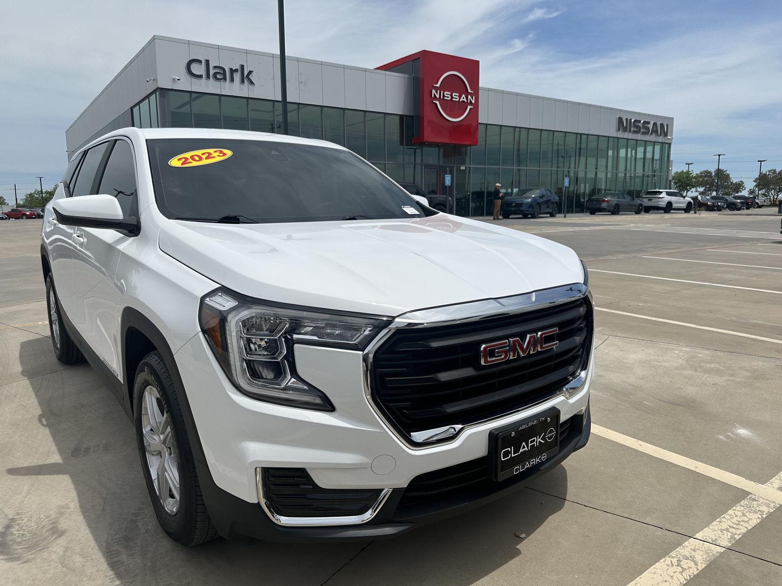 Summit White 2023 GMC Terrain SLE FWD SUV / Crossover Front-Wheel Drive 9-Speed Automatic Overdrive