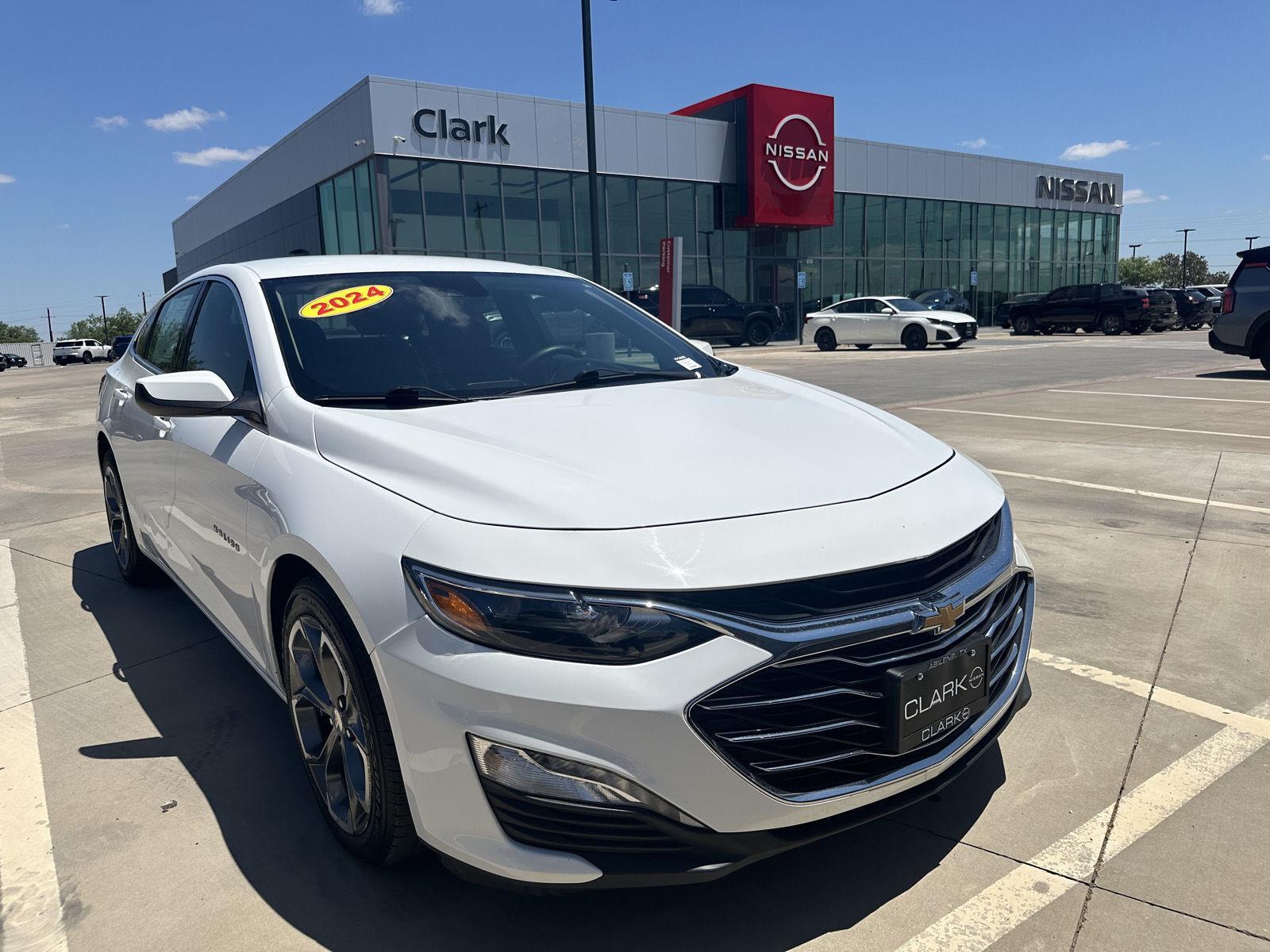 Summit White 2024 Chevrolet Malibu LT with 1LT FWD Sedan Front-Wheel Drive Continuously Variable Transmission