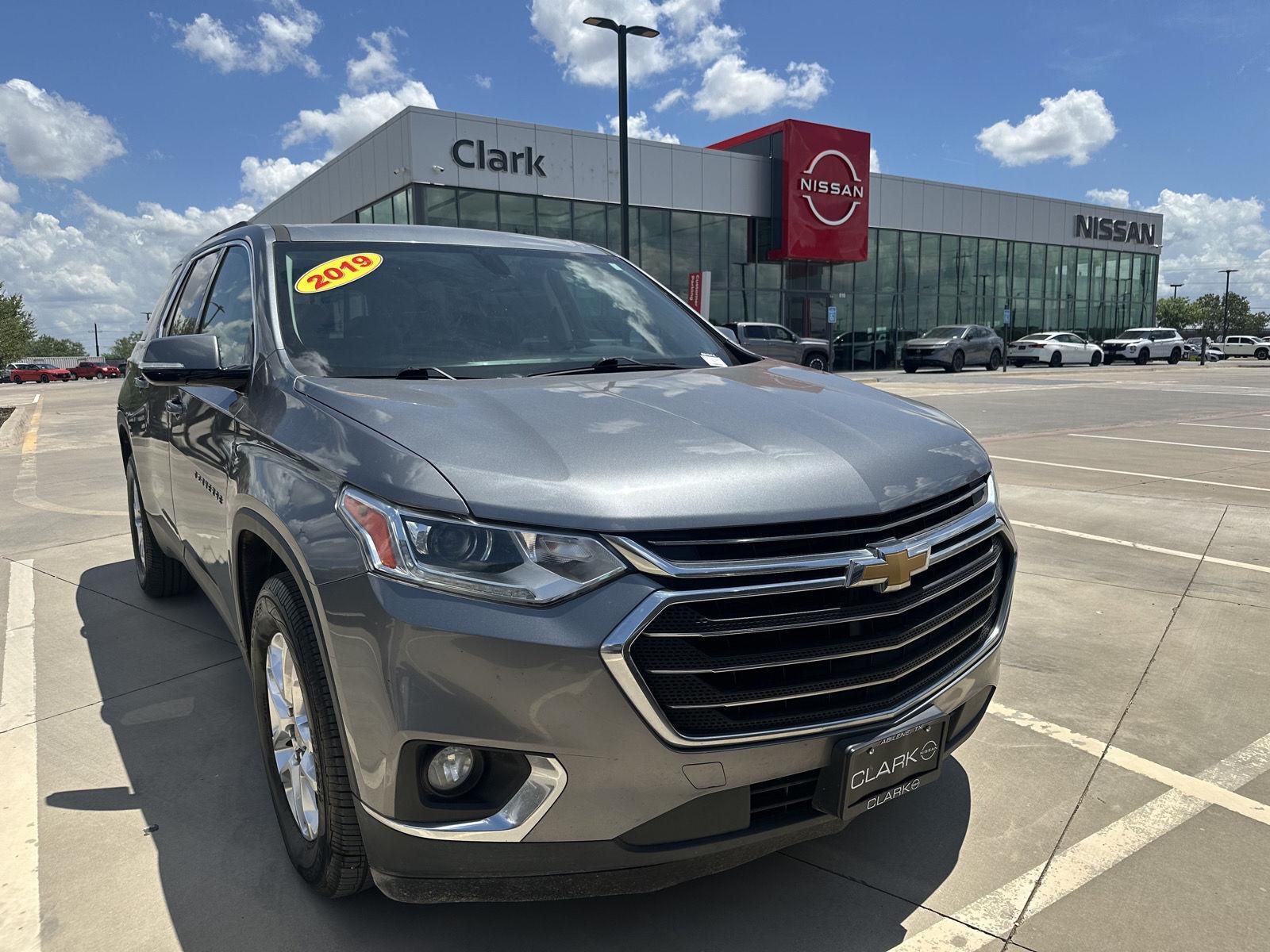 Gray (Satin Steel Metallic) 2019 Chevrolet Traverse LT Leather FWD SUV / Crossover Front-Wheel Drive 9-Speed Automatic