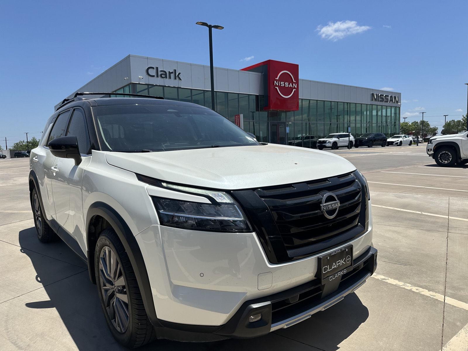 2023 Nissan Pathfinder SL FWD