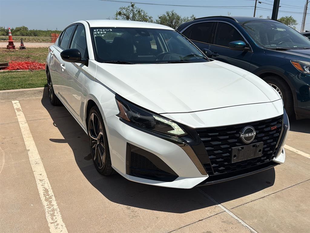 White 2024 Nissan Altima Sedan Front-Wheel Drive