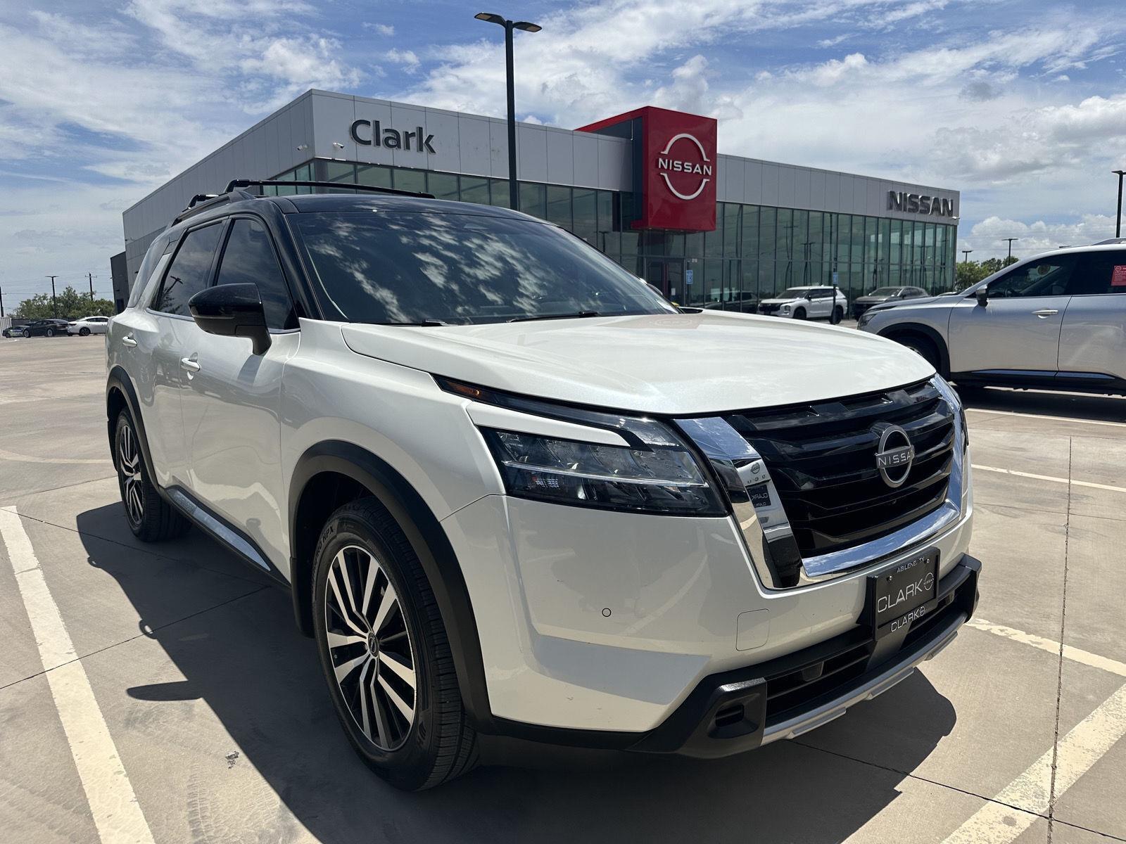 Pearl White TriCoat/Super Black 2023 Nissan Pathfinder SUV / Crossover Front-Wheel Drive Automatic