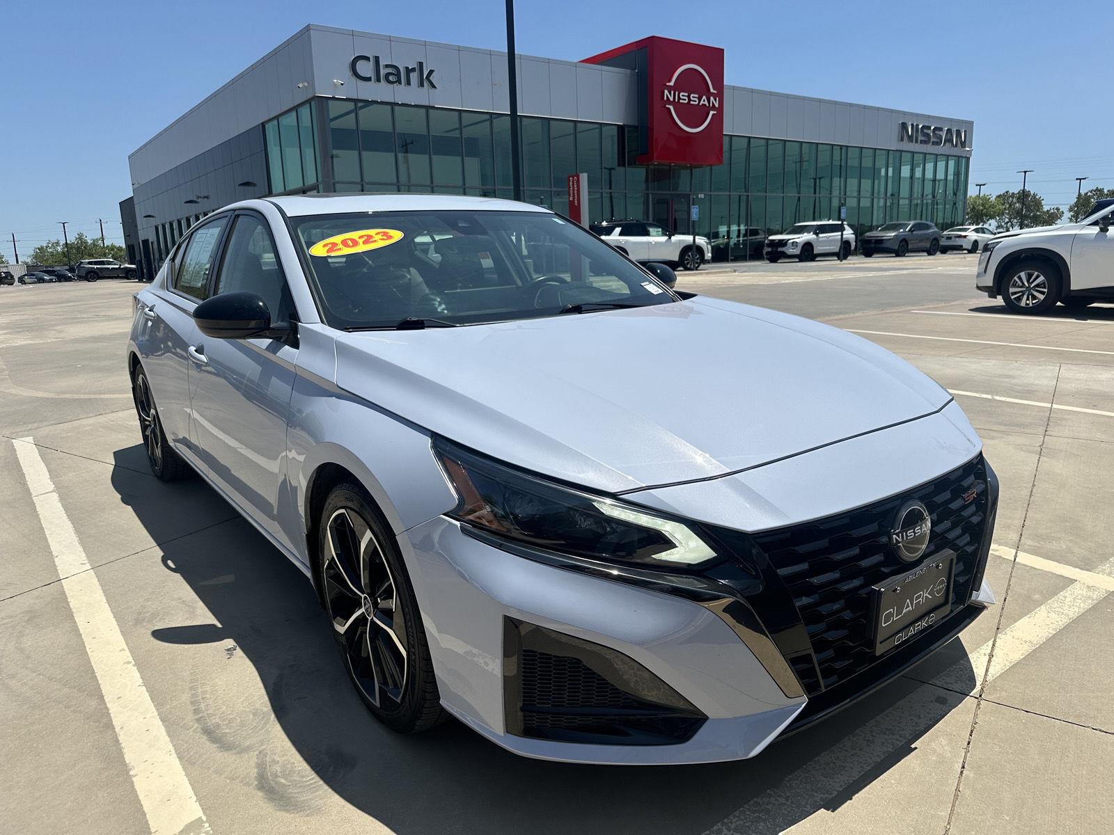 Gray Sky Pearl 2023 Nissan Altima Sedan Front-Wheel Drive Continuously Variable Transmission