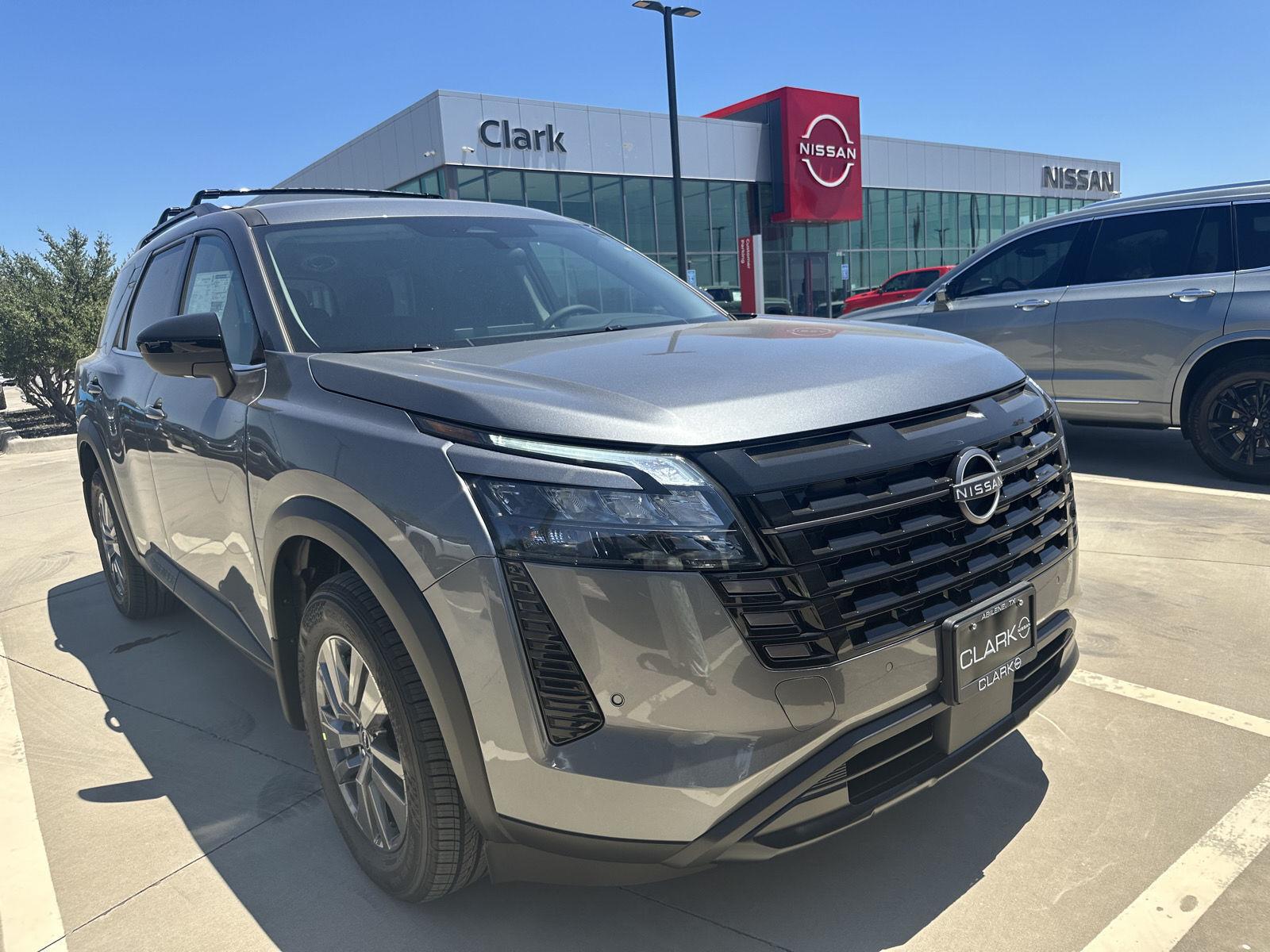 Gray (Gun Metallic) 2026 Nissan Pathfinder SUV / Crossover Front-Wheel Drive Automatic