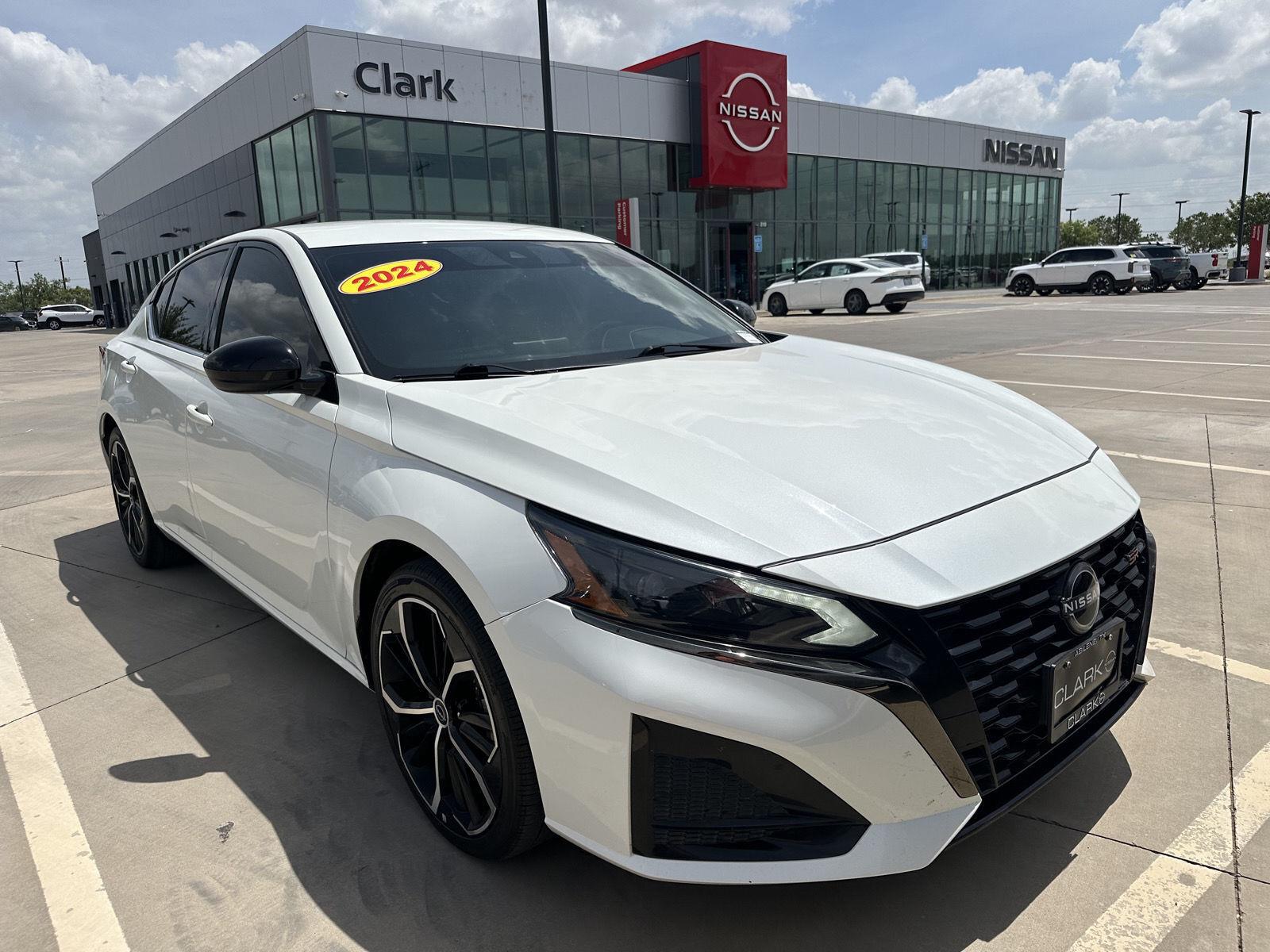 Pearl White TriCoat 2024 Nissan Altima Sedan Front-Wheel Drive Continuously Variable Transmission