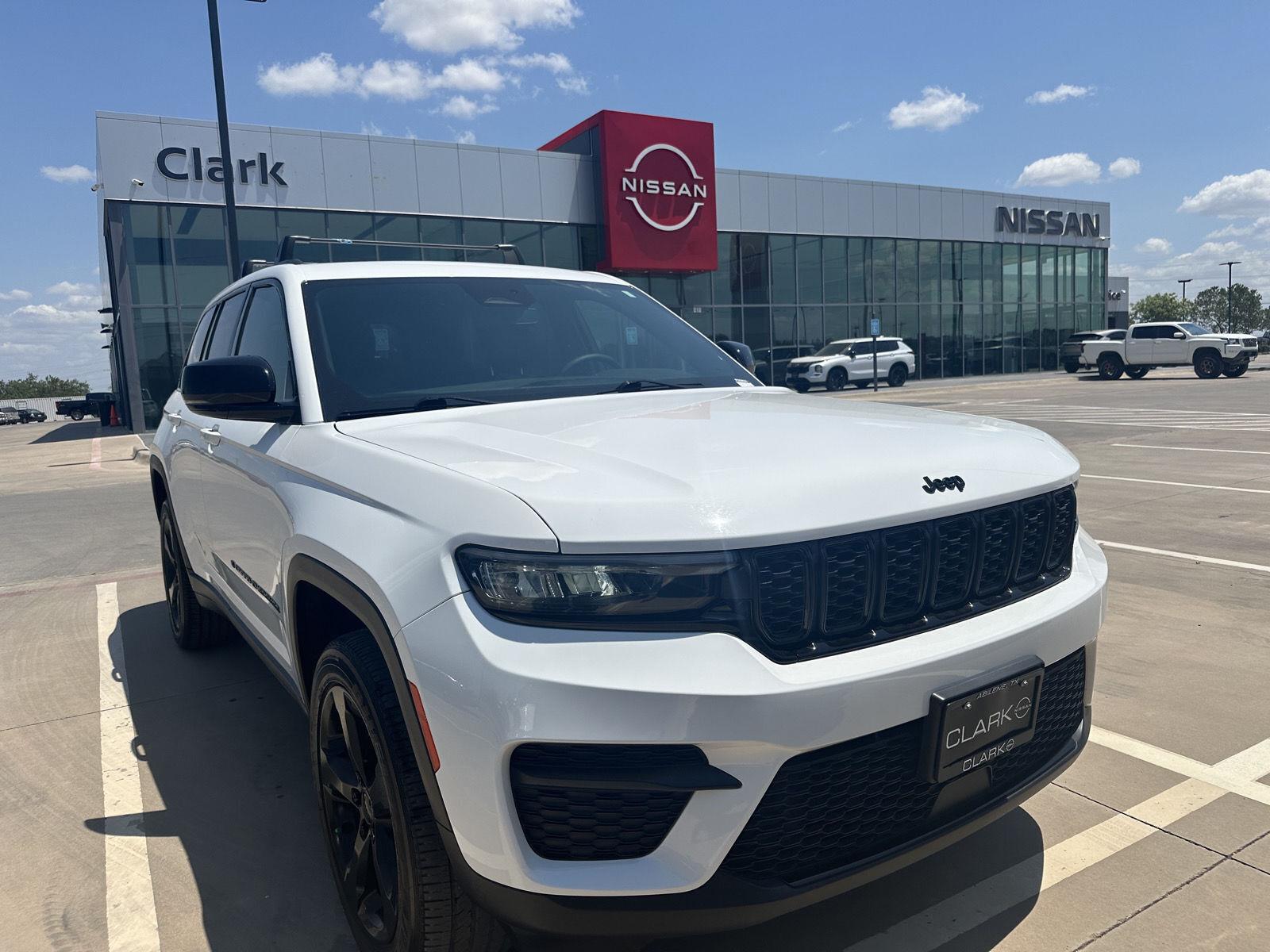 2023 Jeep Grand Cherokee Altitude 4WD