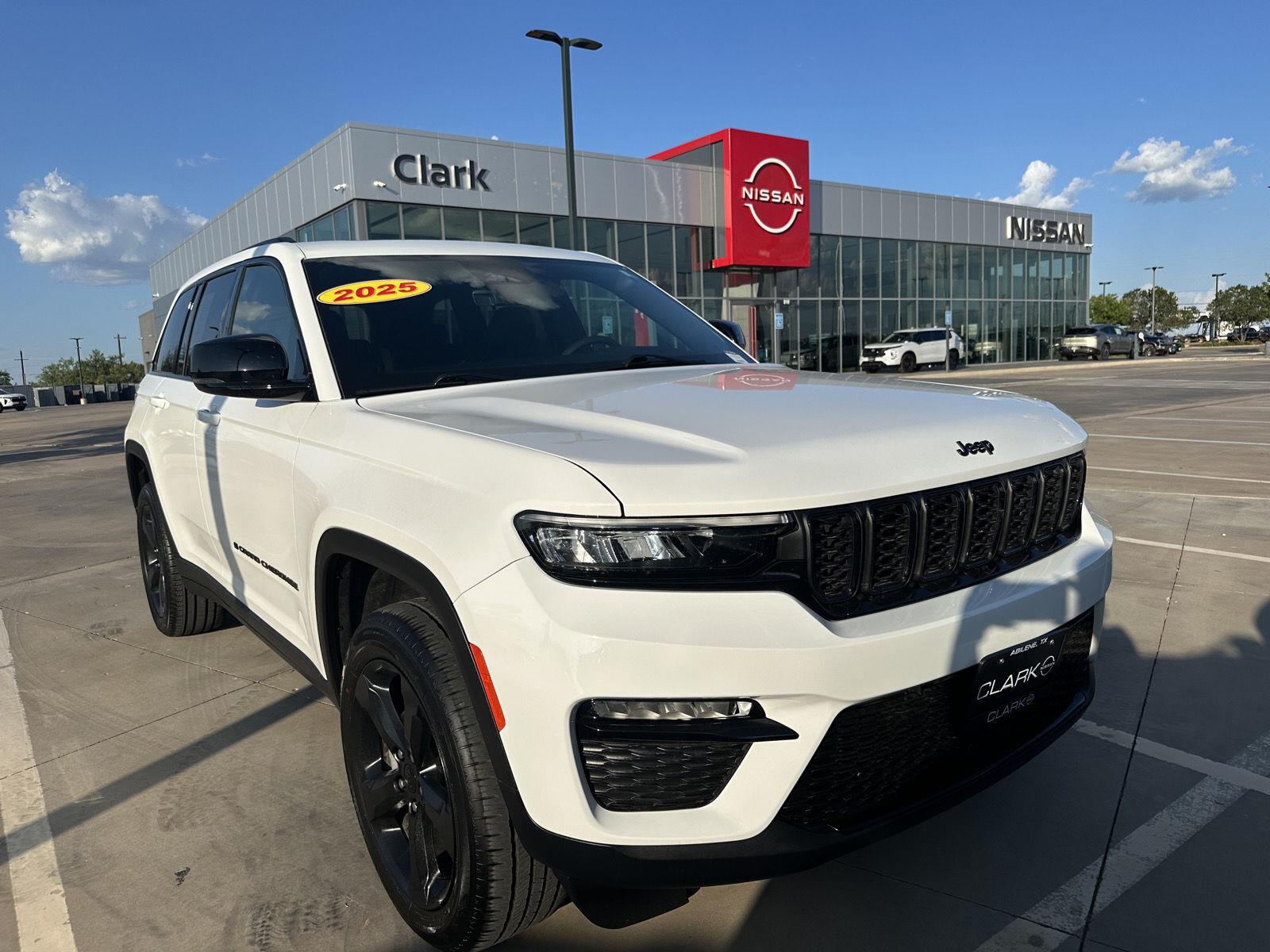 Bright White Clearcoat 2025 Jeep Grand Cherokee SUV / Crossover Four-Wheel Drive 8-Speed Automatic