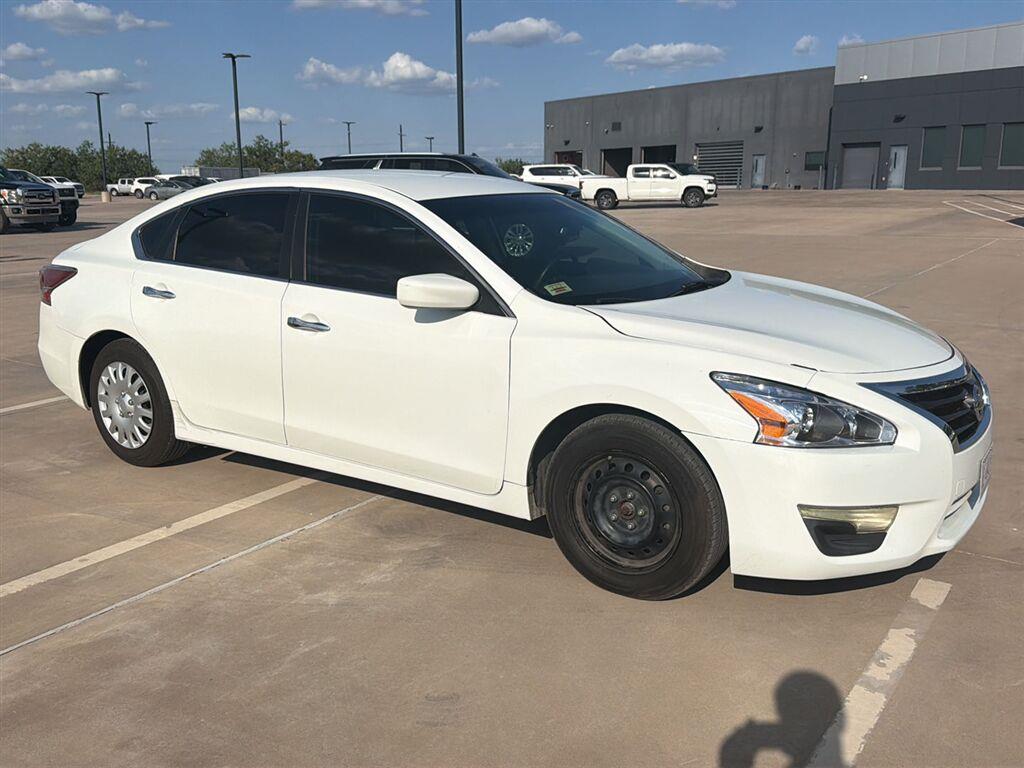 Solid White 2015 Nissan Altima Sedan Front-Wheel Drive Continuously Variable Transmission