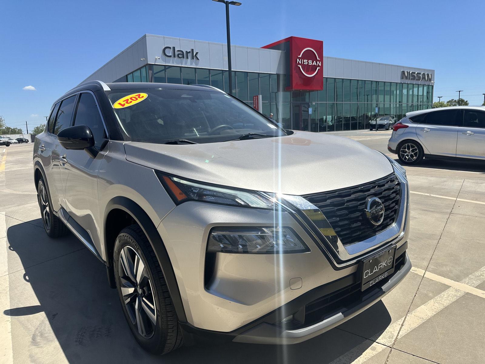 Champagne Silver Metallic/Super Black 2021 Nissan Rogue SUV / Crossover Front-Wheel Drive Continuously Variable Transmission