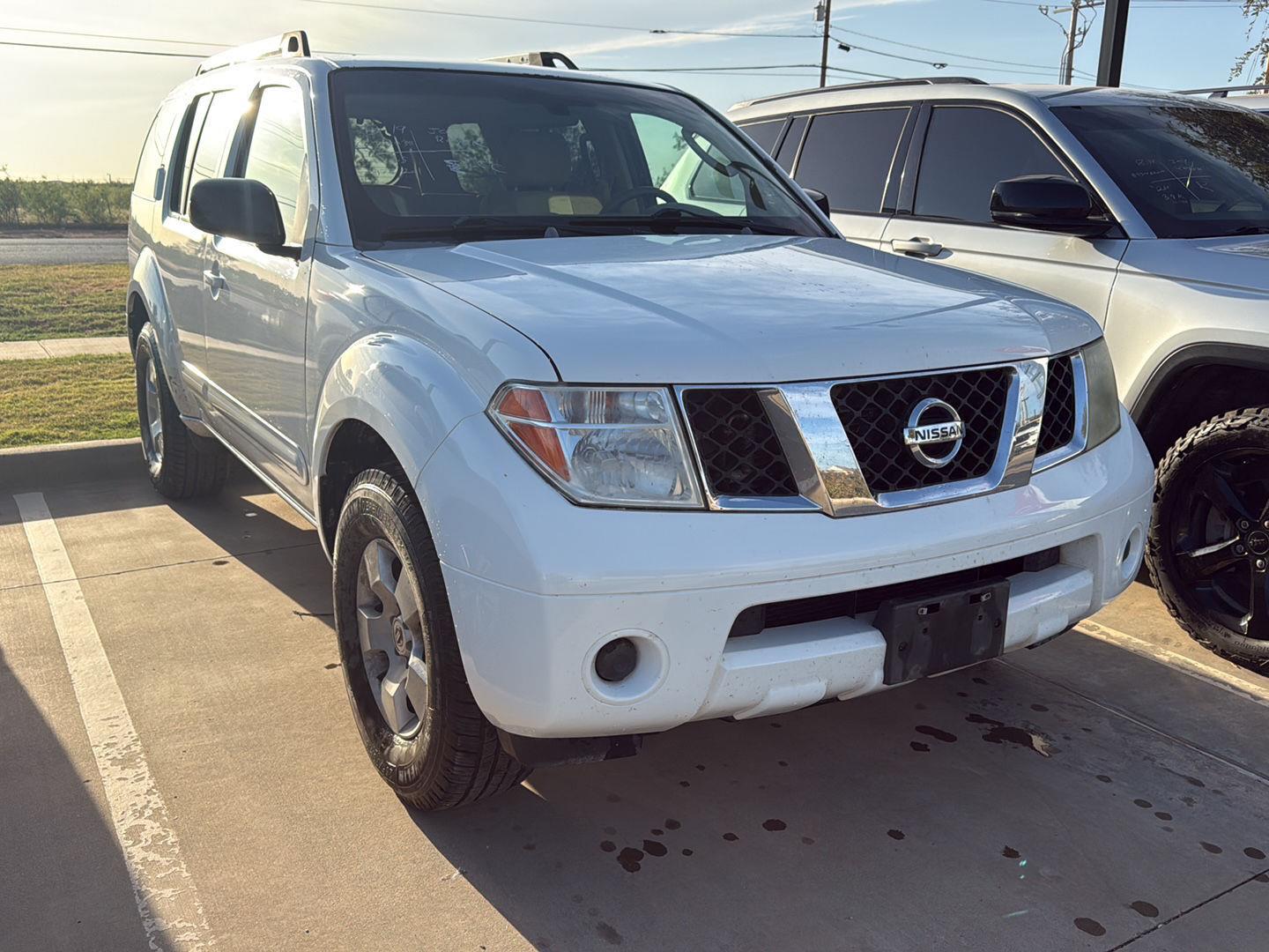 Avalanche 2005 Nissan Pathfinder SUV / Crossover Rear-Wheel Drive Automatic