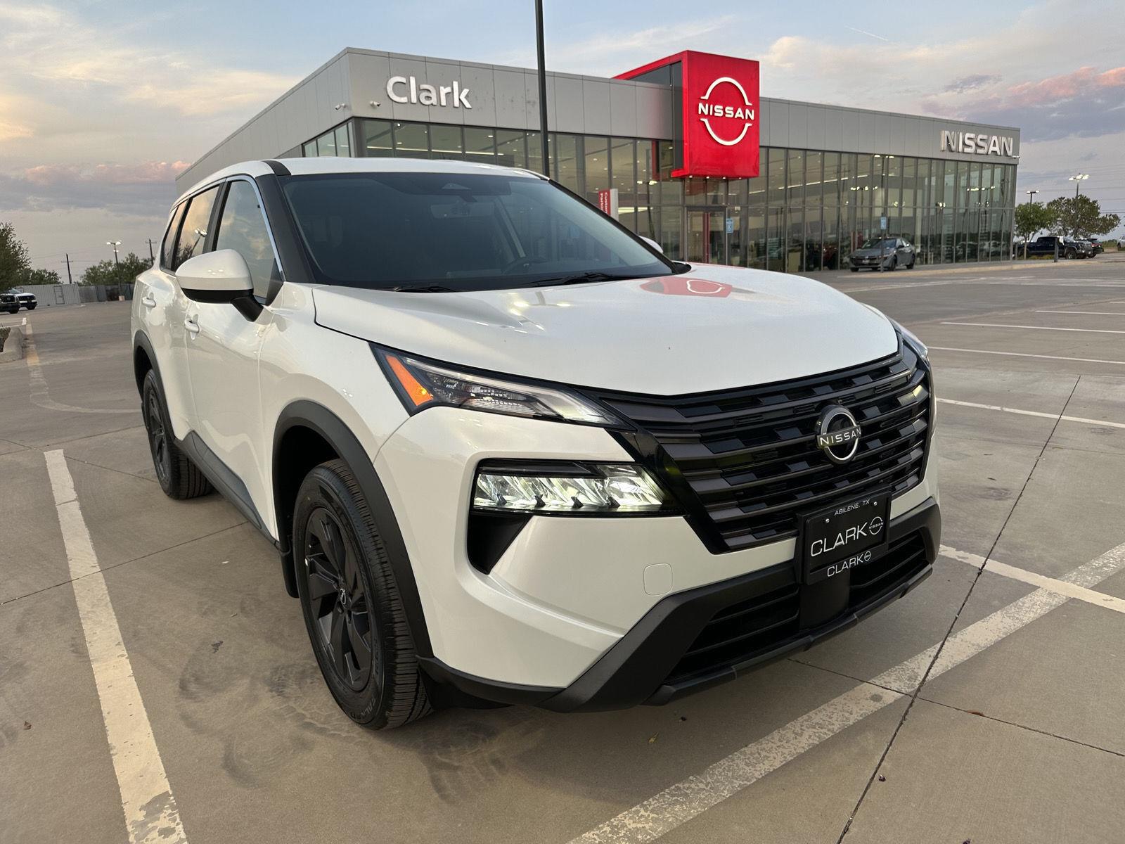 Everest White Pearl Tricoat 2026 Nissan Rogue SUV / Crossover Front-Wheel Drive Continuously Variable Transmission