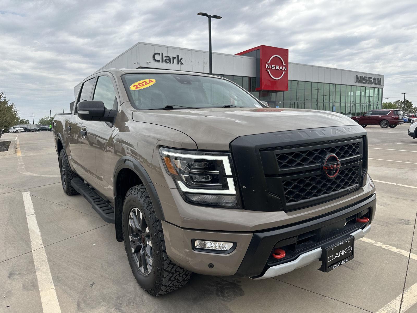 2024 Nissan Titan PRO-4X Crew Cab 4WD