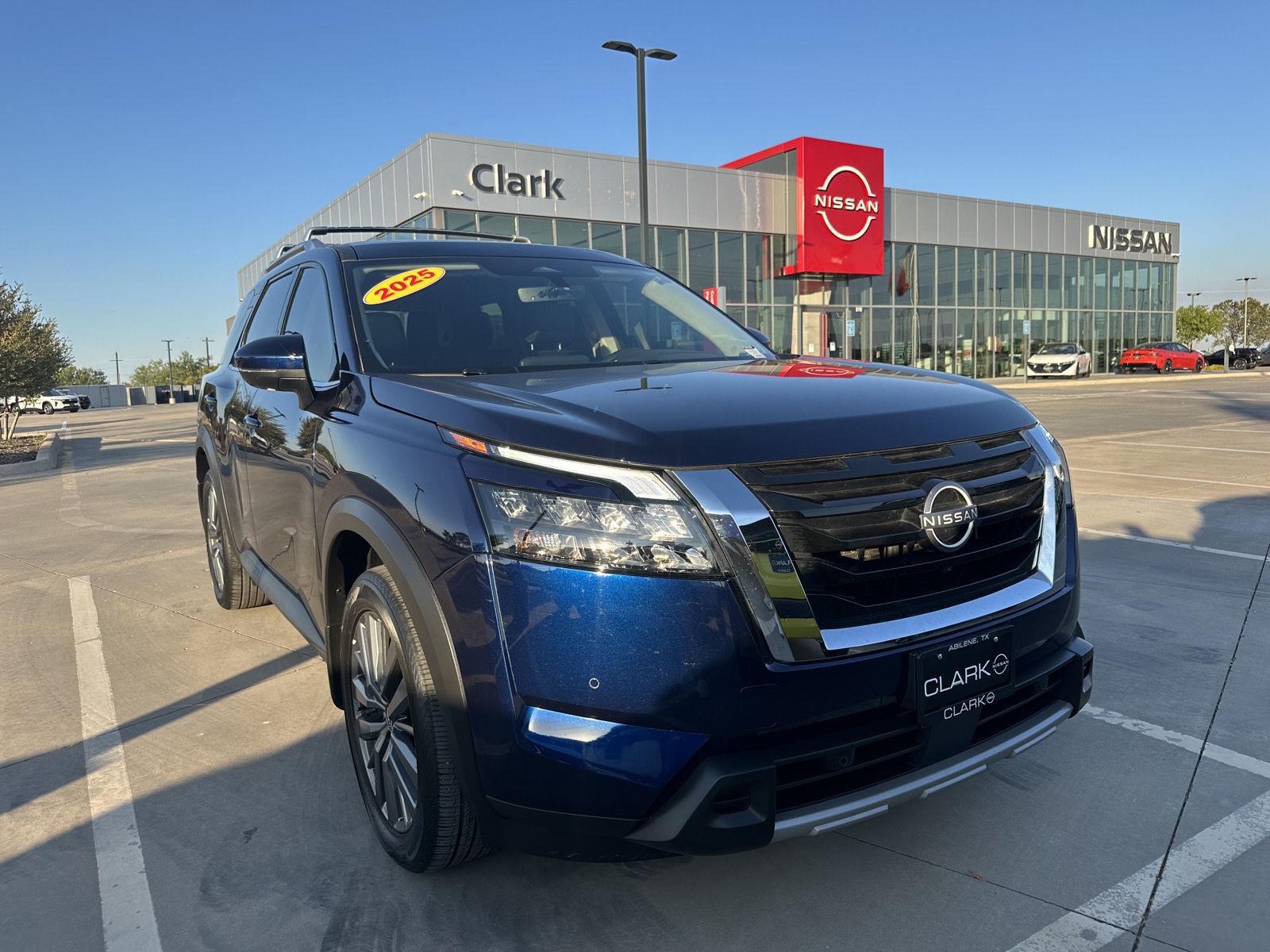  2025 Nissan Pathfinder SL FWD   