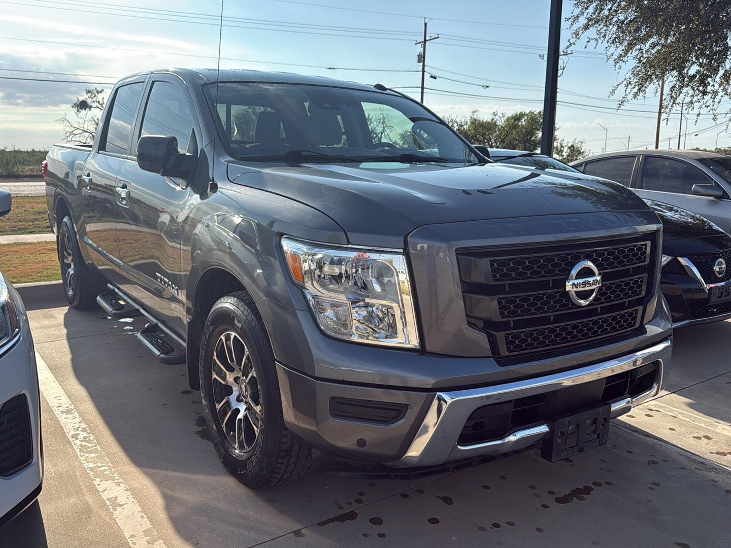 Brilliant Silver Metallic 2021 Nissan Titan Pickup Truck 4X2 Automatic