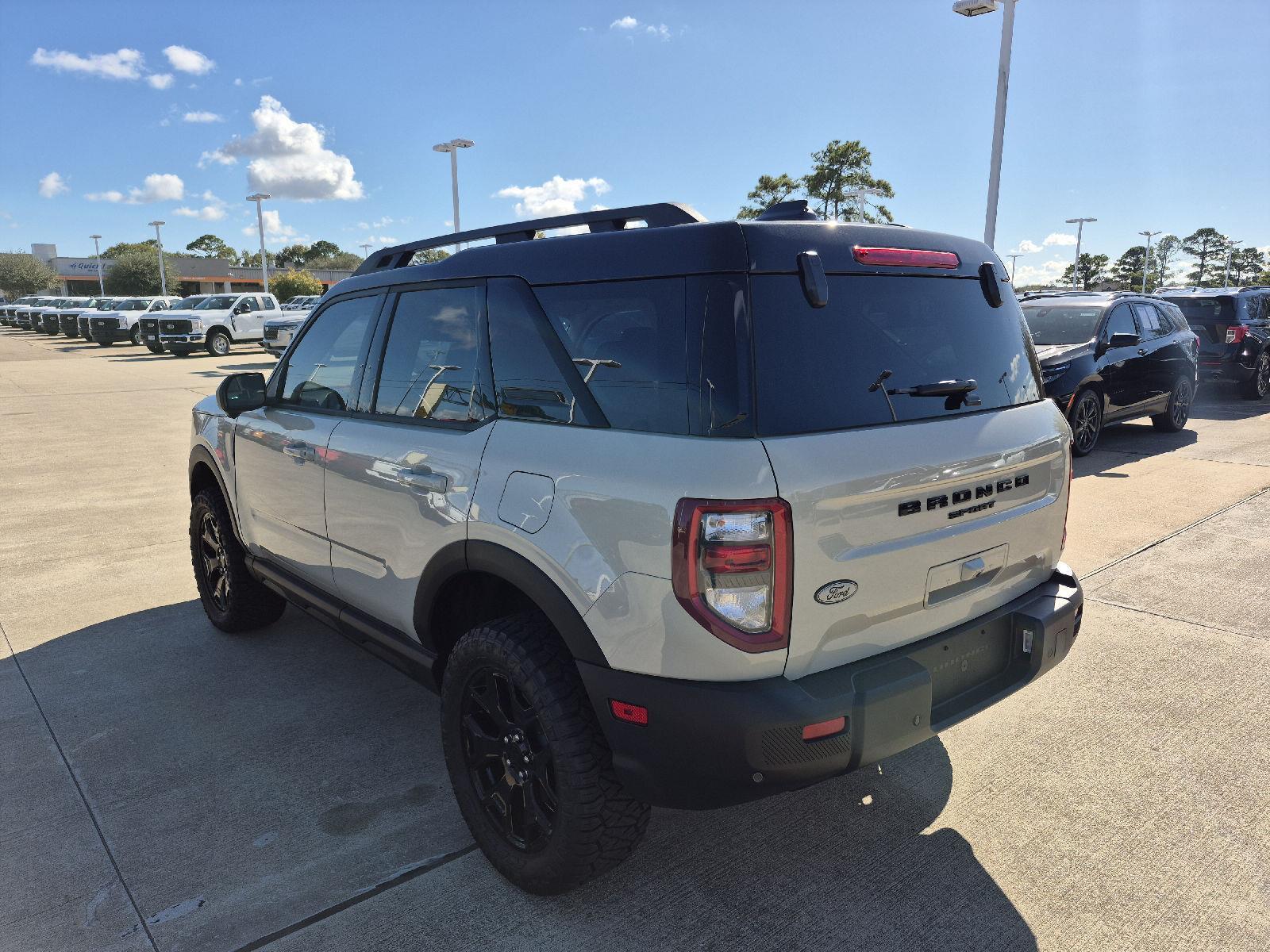 View vehicle photo 3