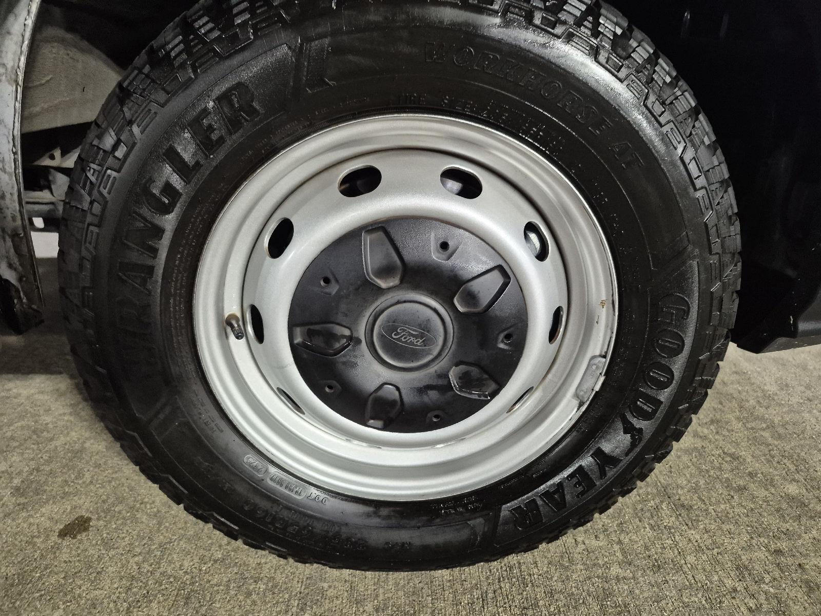 View vehicle photo 7