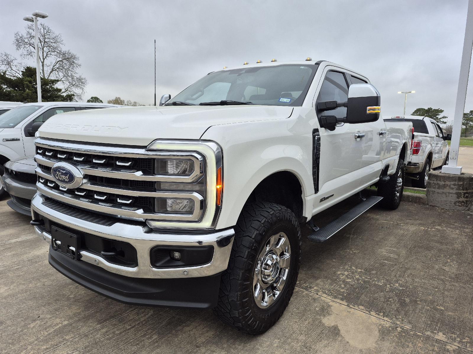 2023 Ford F-350 Super Duty Lariat Crew Cab 4WD