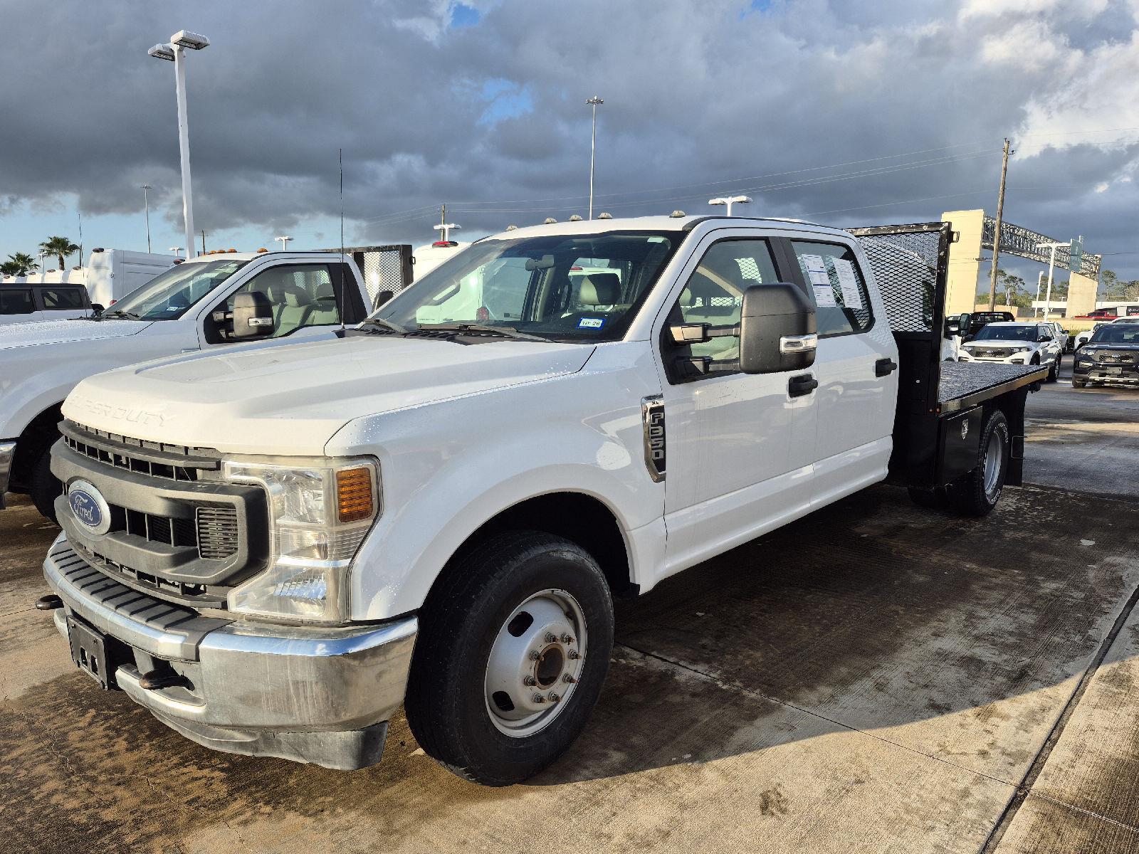 2020 Ford F-350 Super Duty Chassis XL Crew Cab DRW RWD