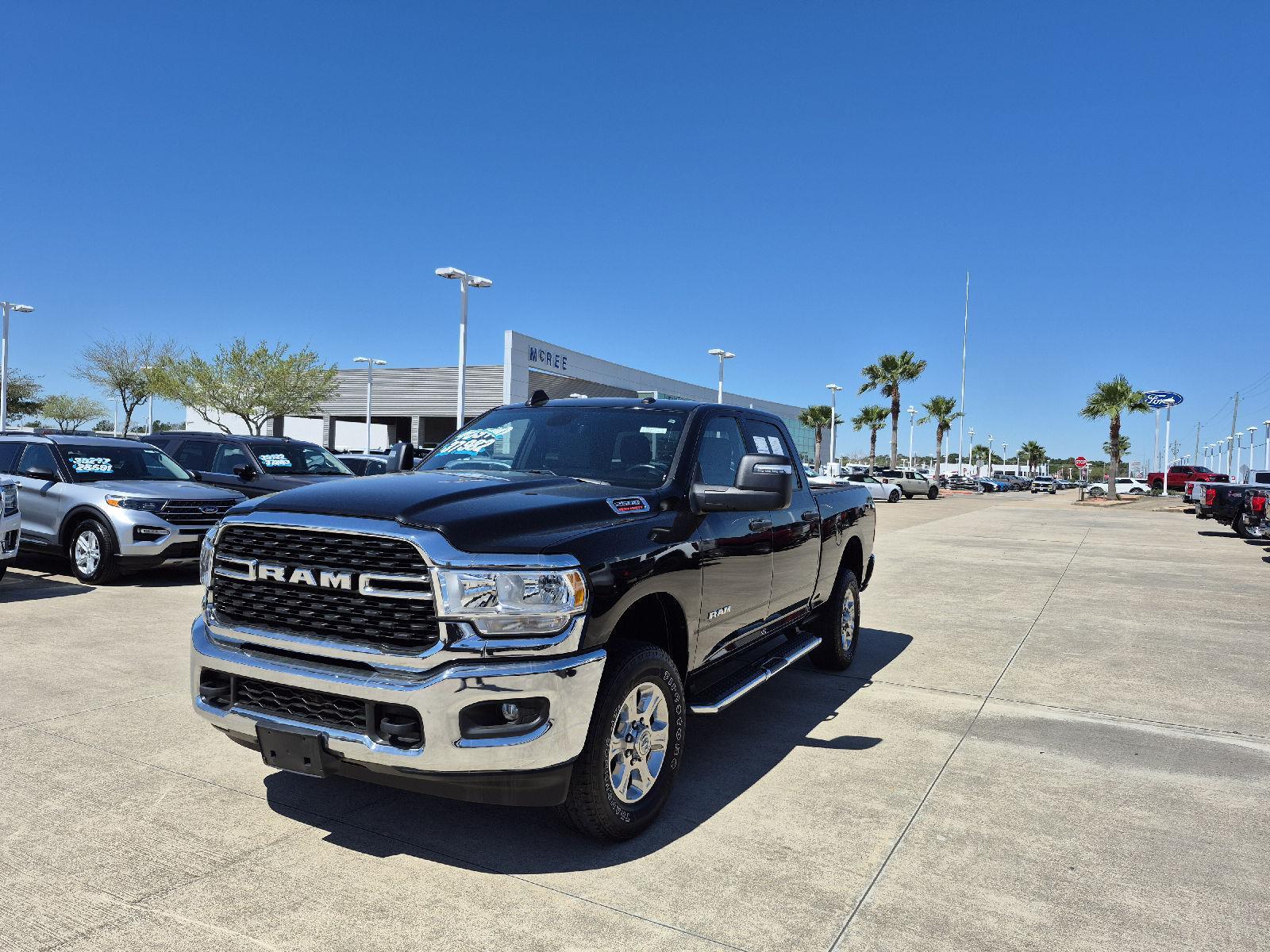 Diamond Black Crystal Pearlcoat 2024 RAM 2500 Big Horn Crew Cab 4WD Pickup Truck Four-Wheel Drive 8-Speed Automatic