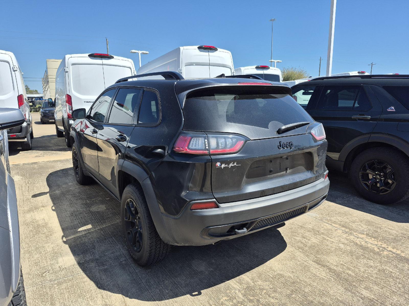 View vehicle photo 4